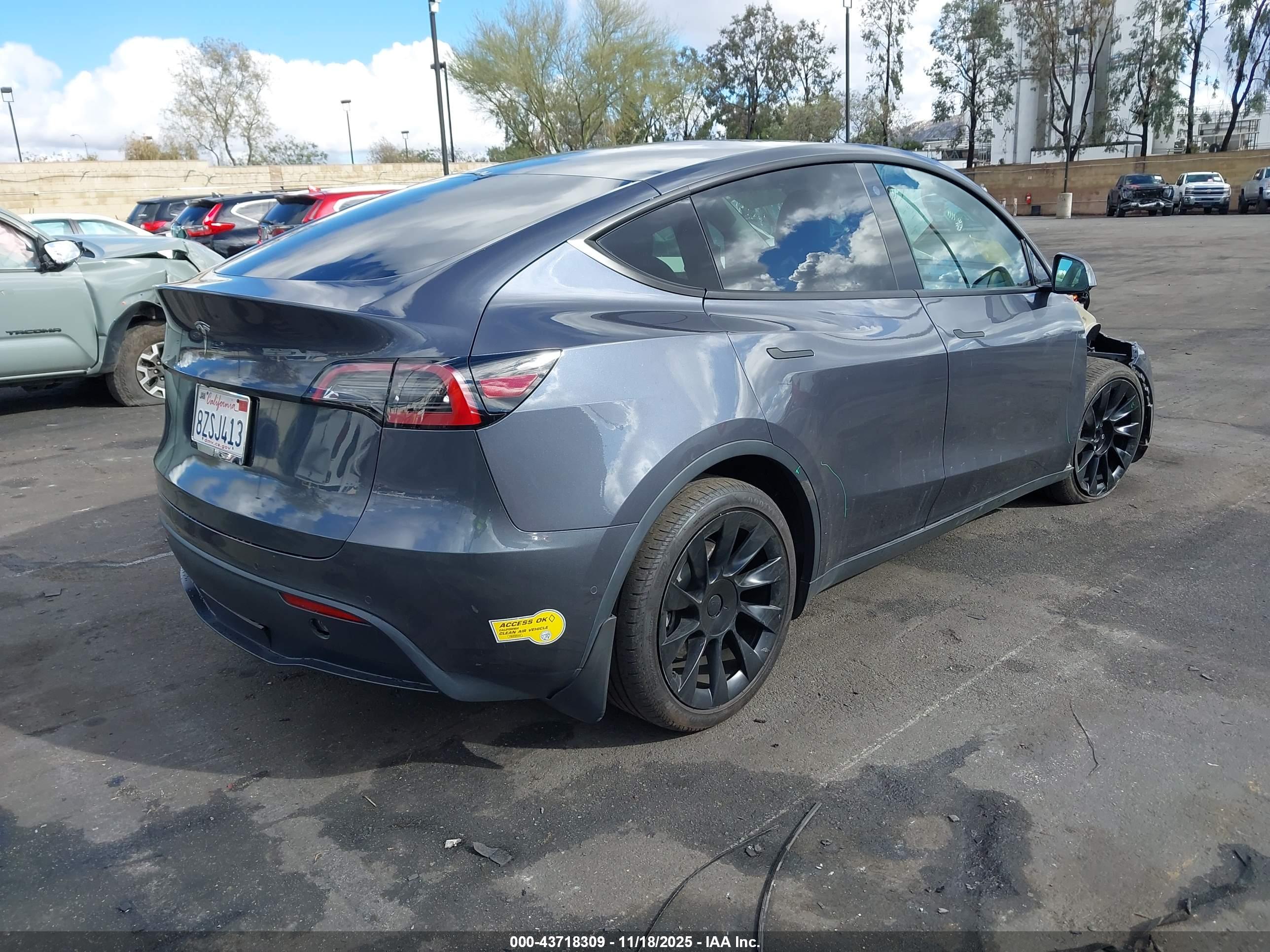 TESLA MODEL image 4