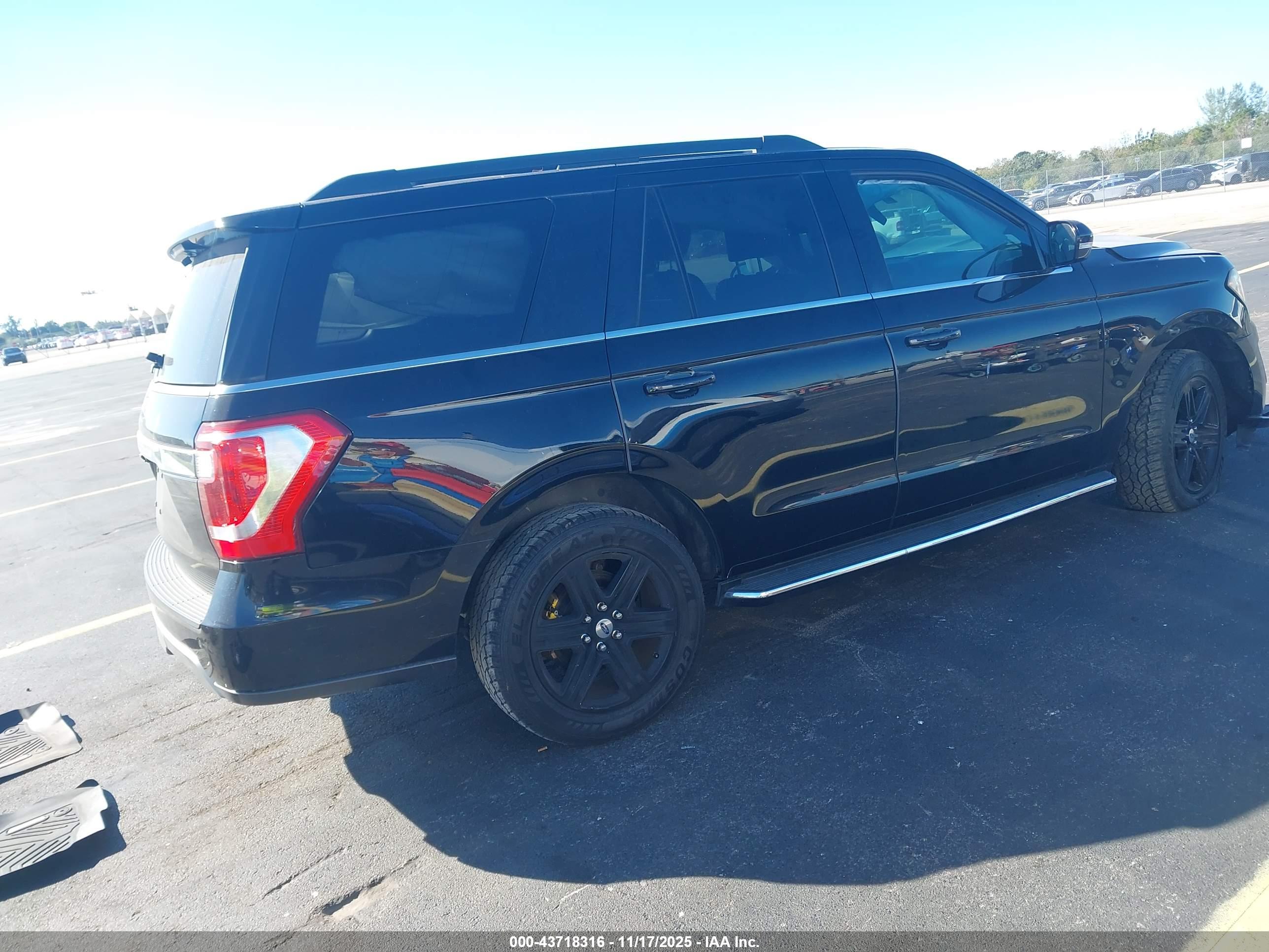 FORD EXPEDITION image 4