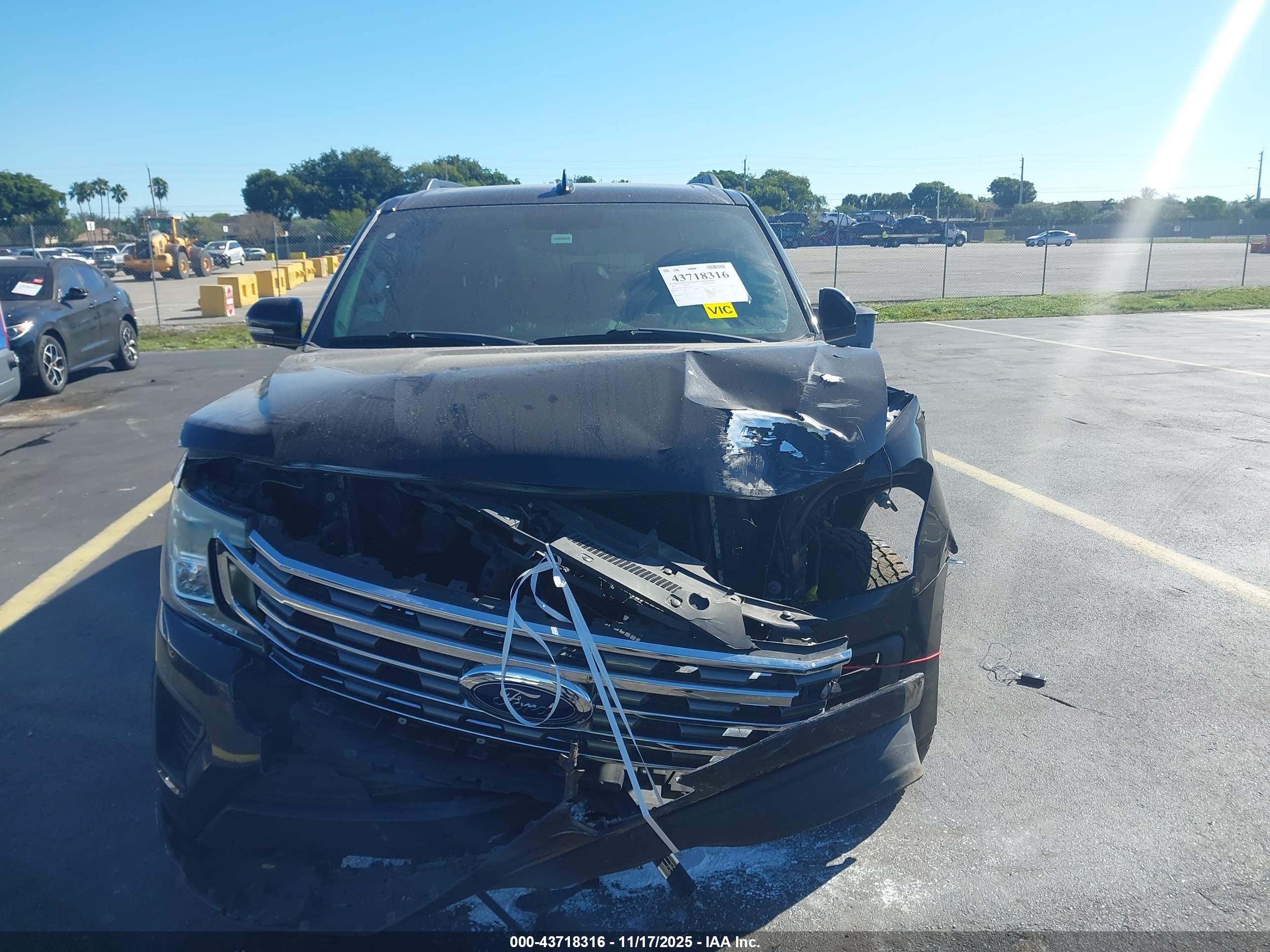 FORD EXPEDITION image 6