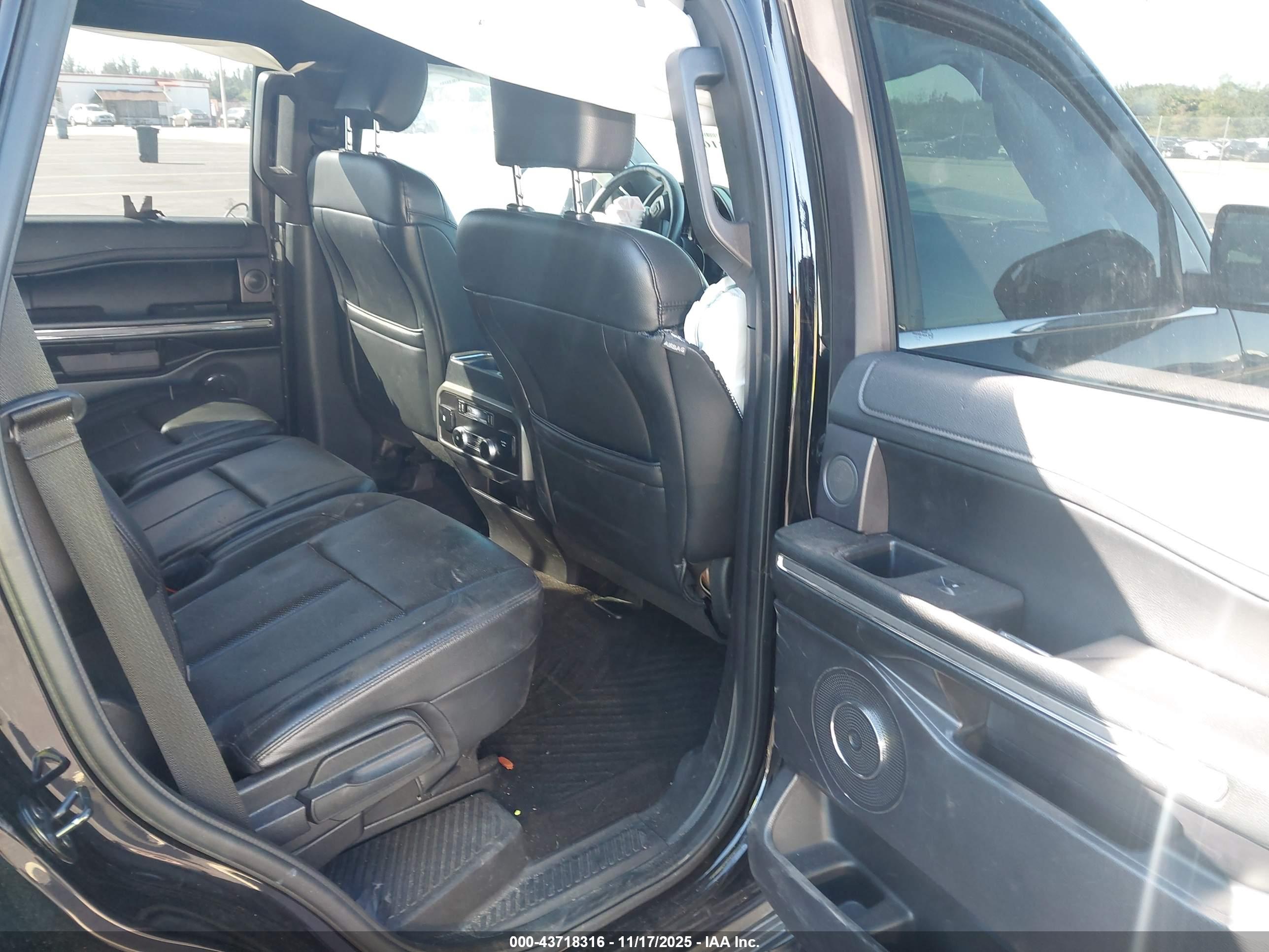 FORD EXPEDITION image 8