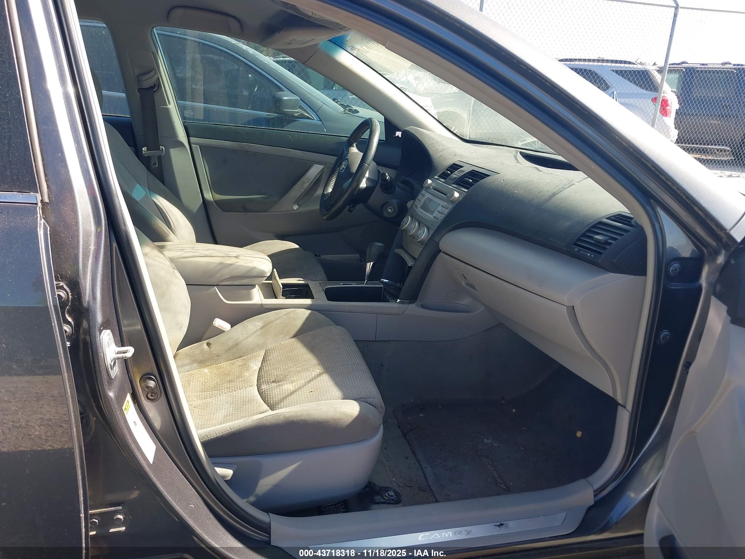 TOYOTA CAMRY image 5