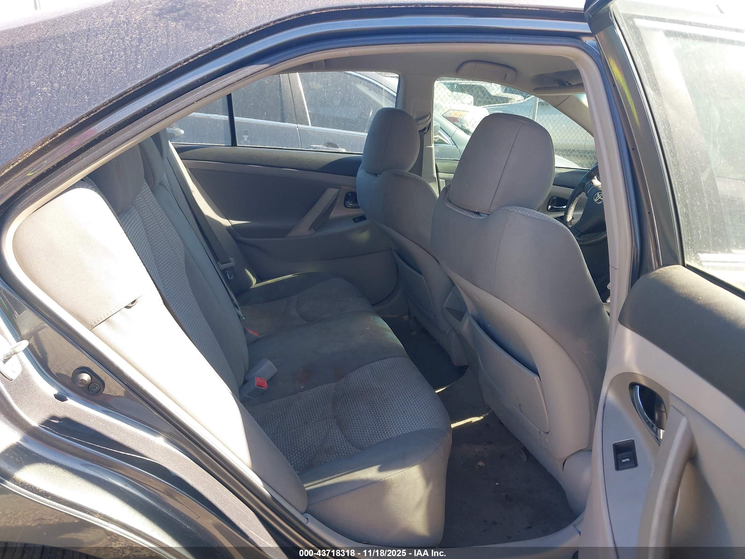 TOYOTA CAMRY image 8