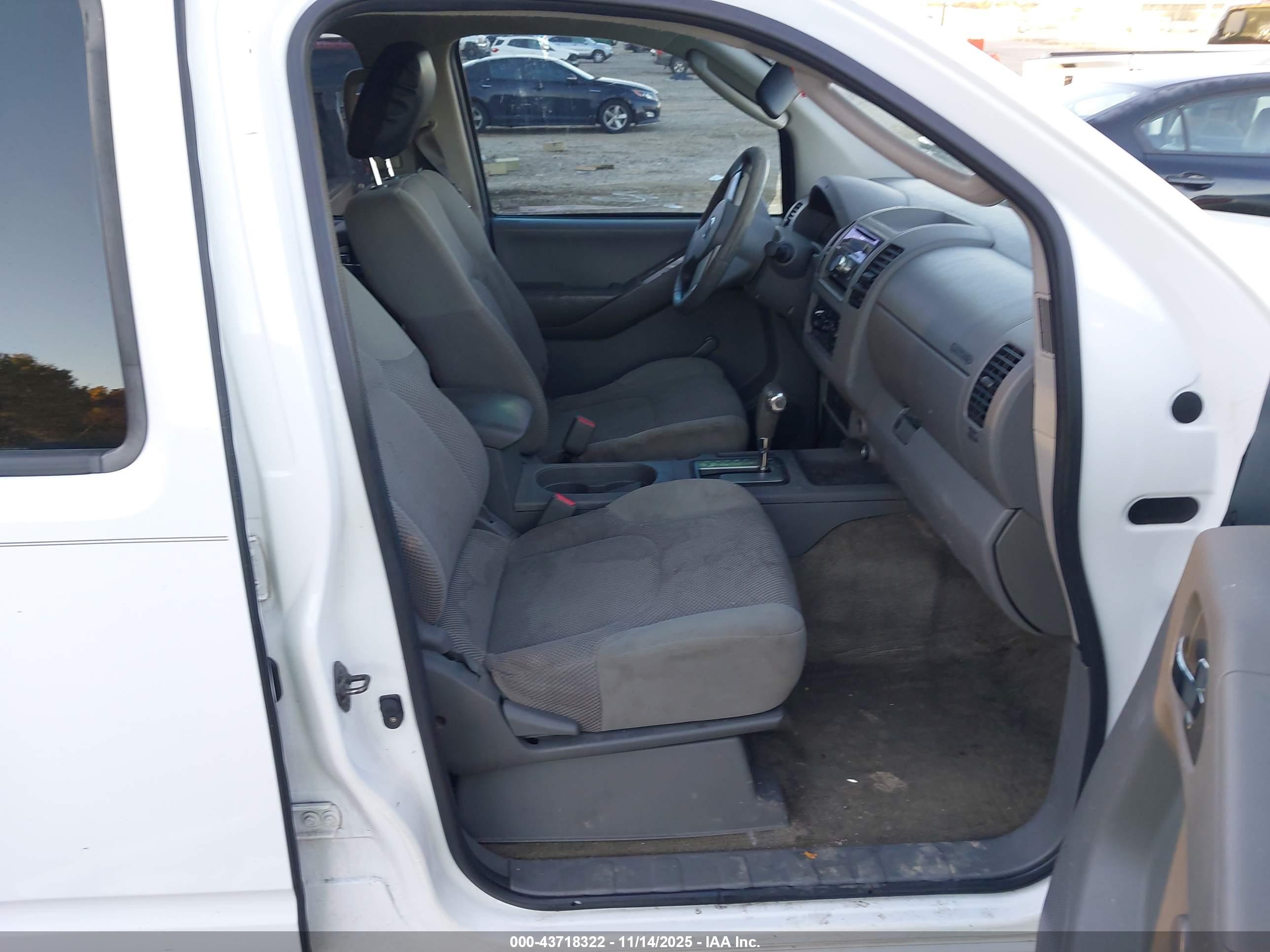 NISSAN FRONTIER image 5