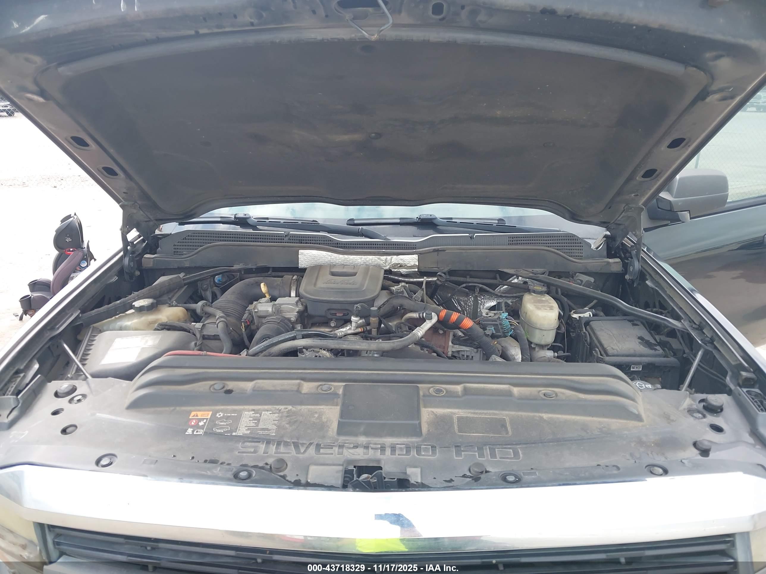 CHEVROLET SILVERADO image 10
