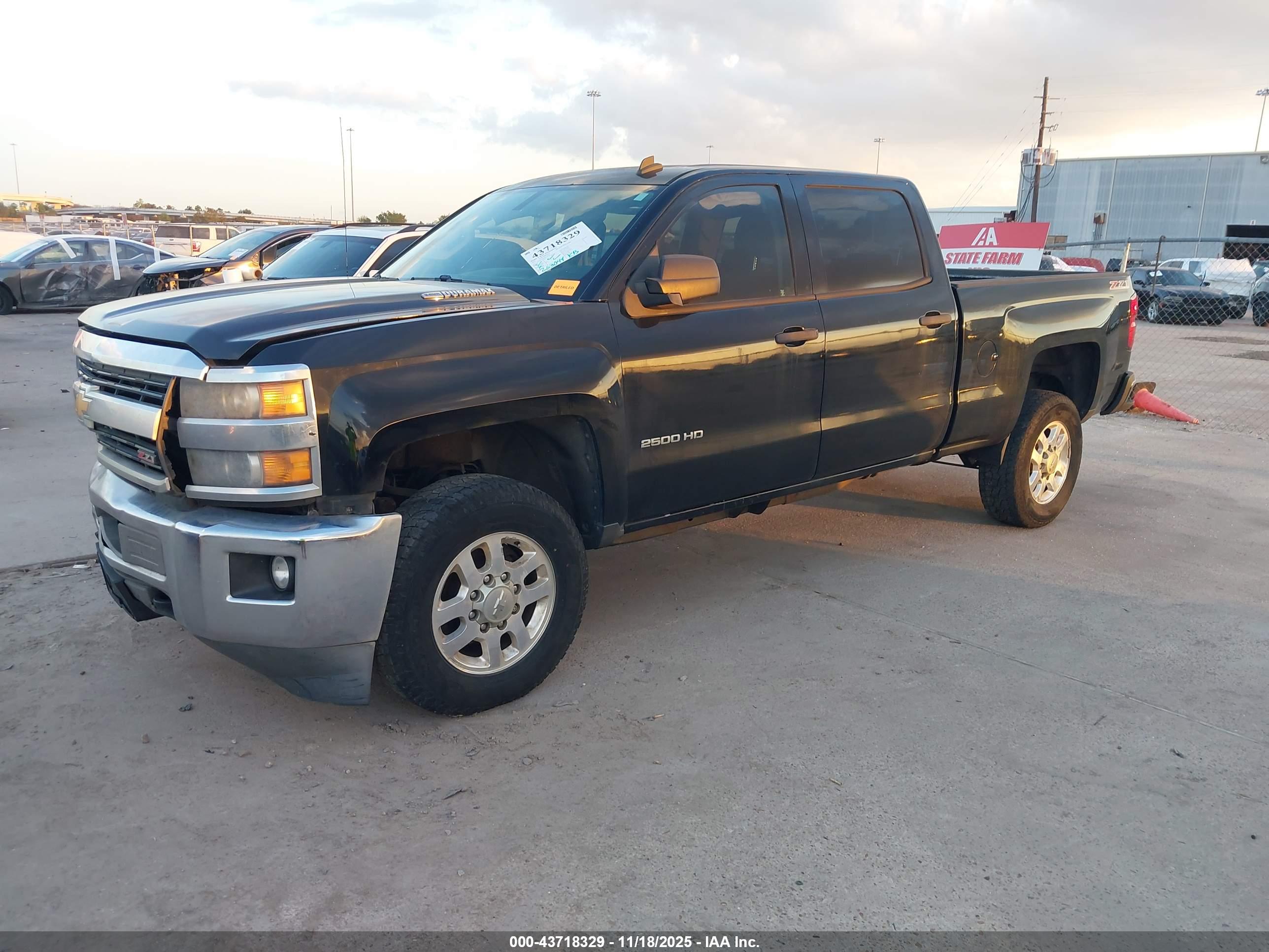 CHEVROLET SILVERADO image 2