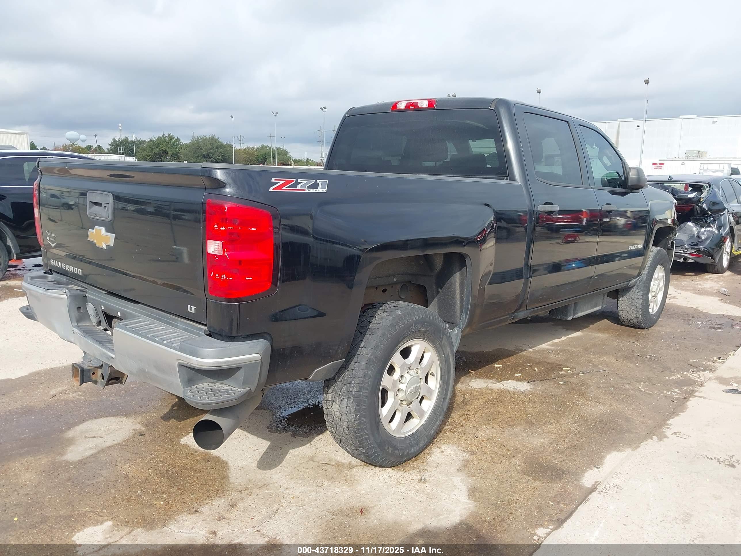 CHEVROLET SILVERADO image 4