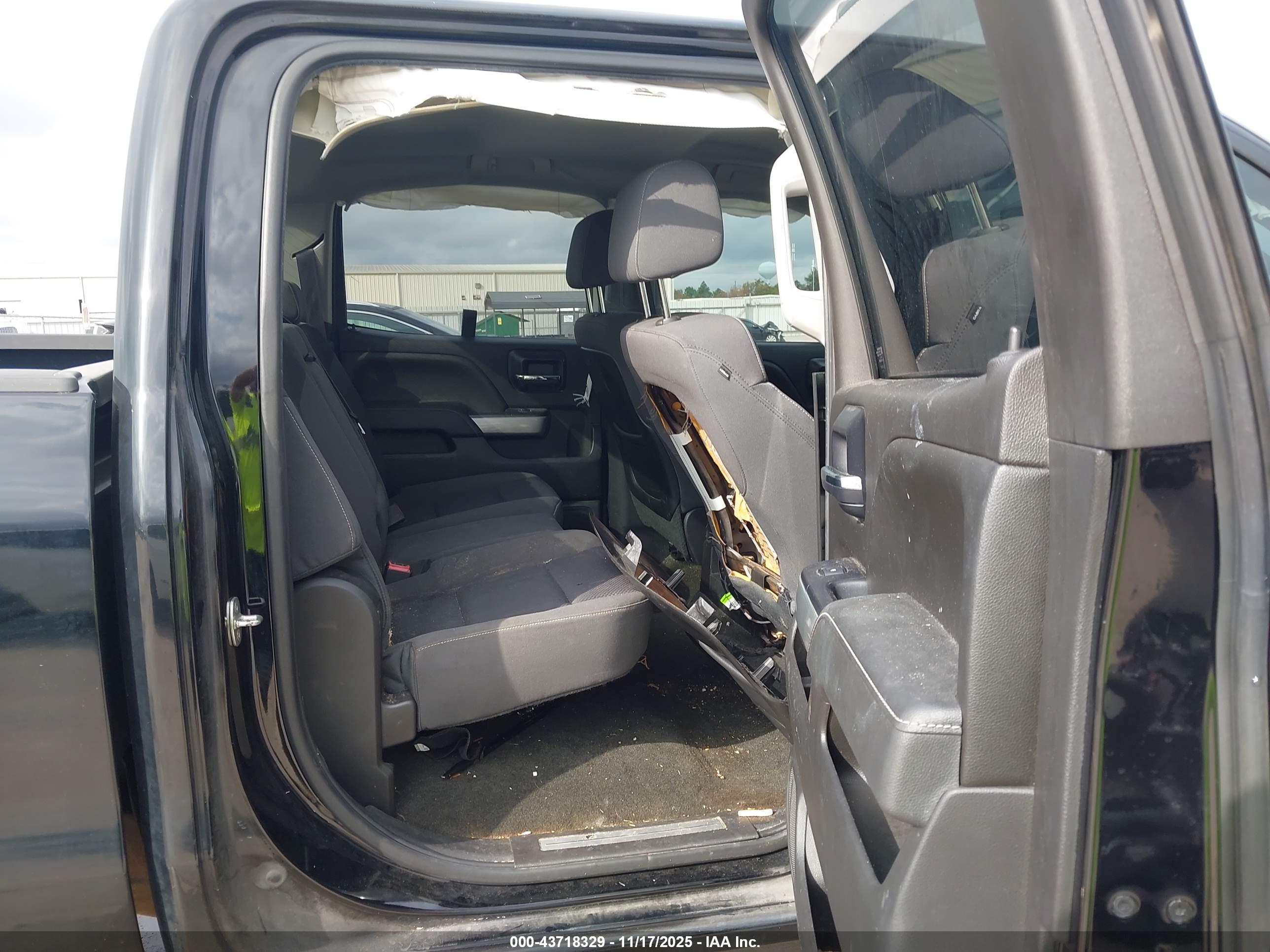 CHEVROLET SILVERADO image 8
