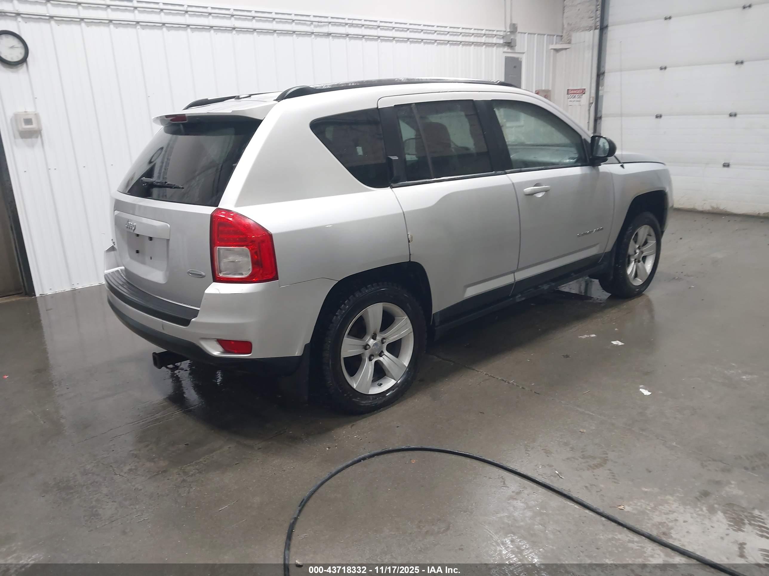 JEEP COMPASS image 4