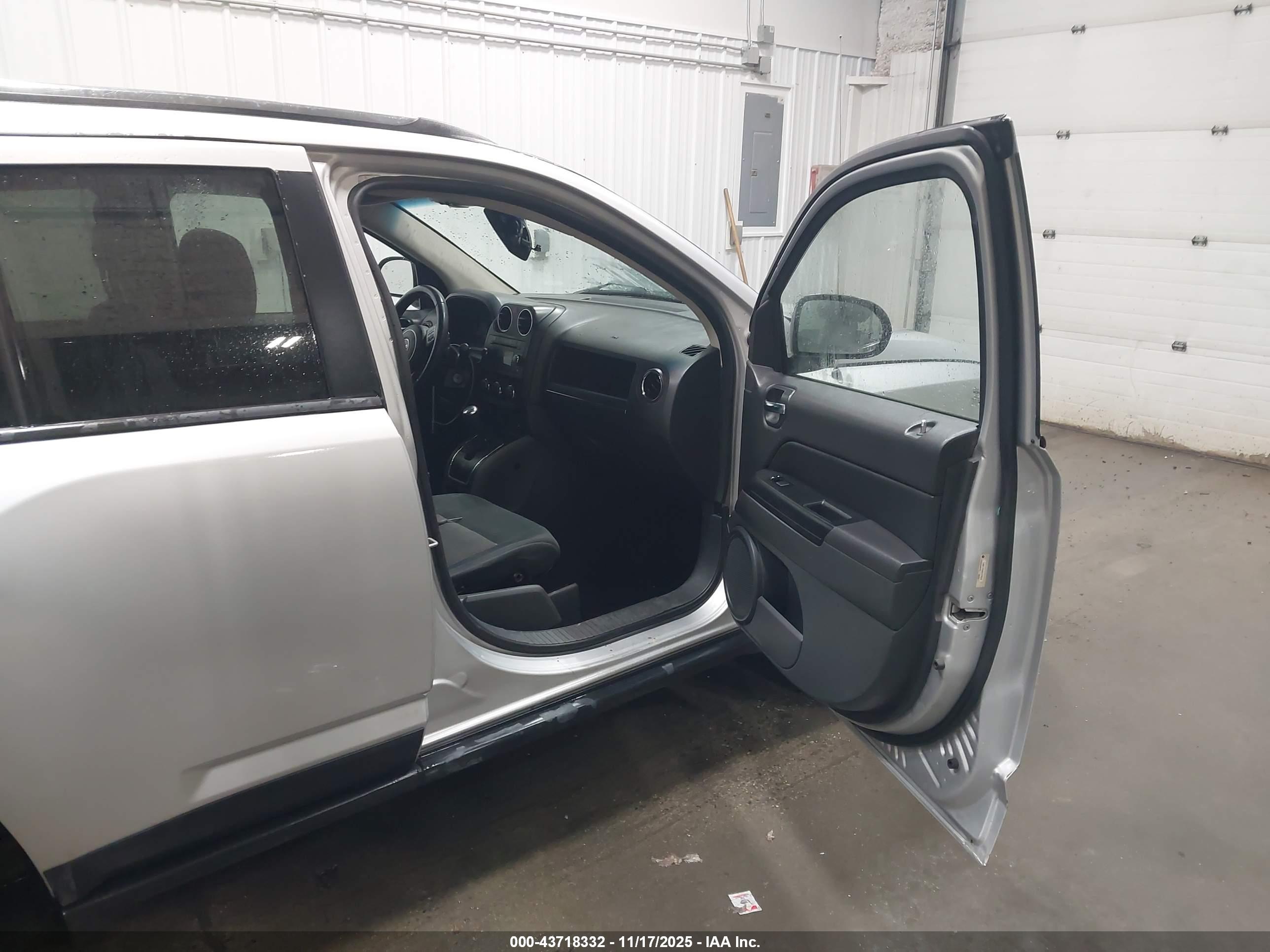 JEEP COMPASS image 5