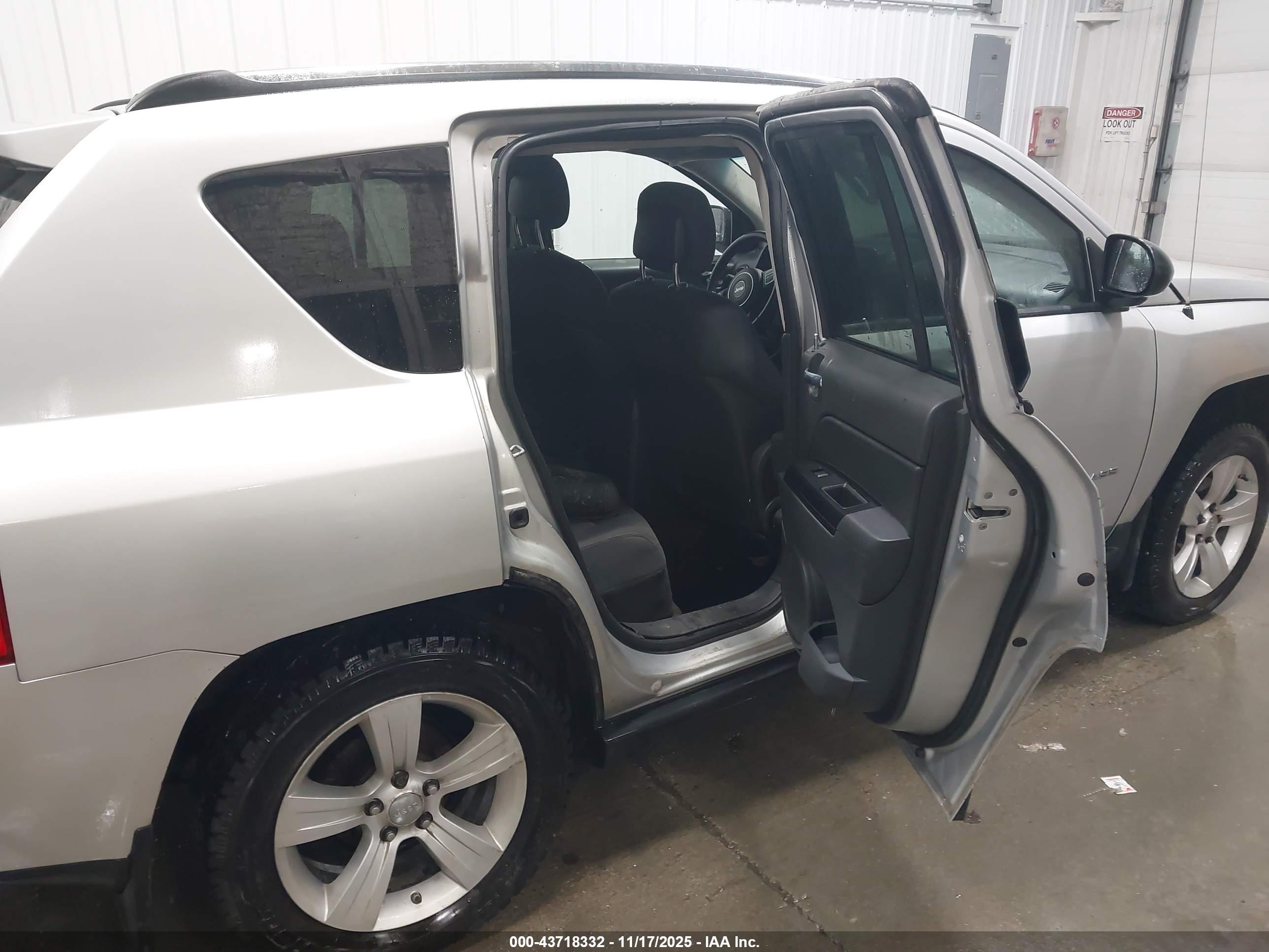 JEEP COMPASS image 8