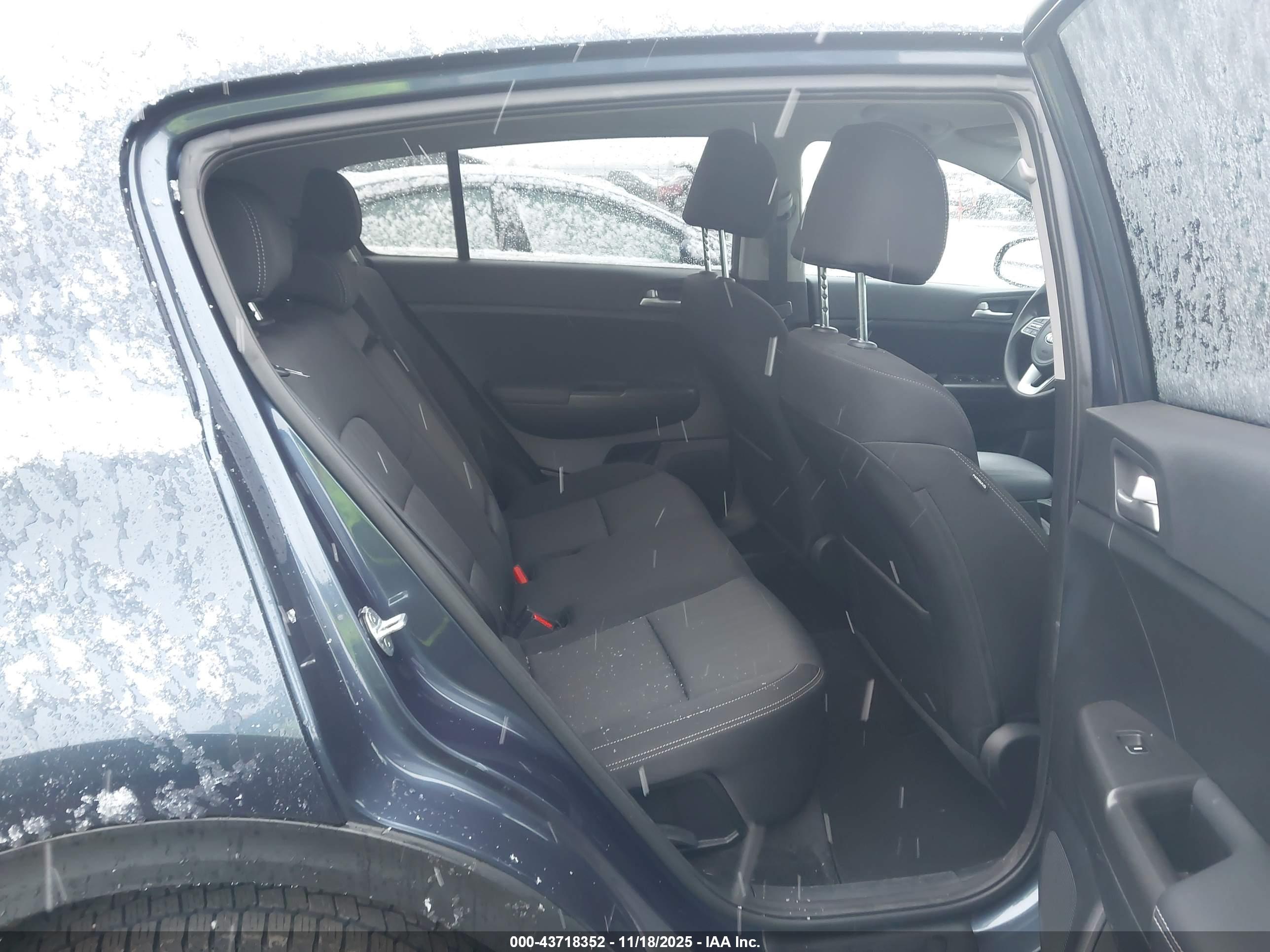 KIA SPORTAGE image 8
