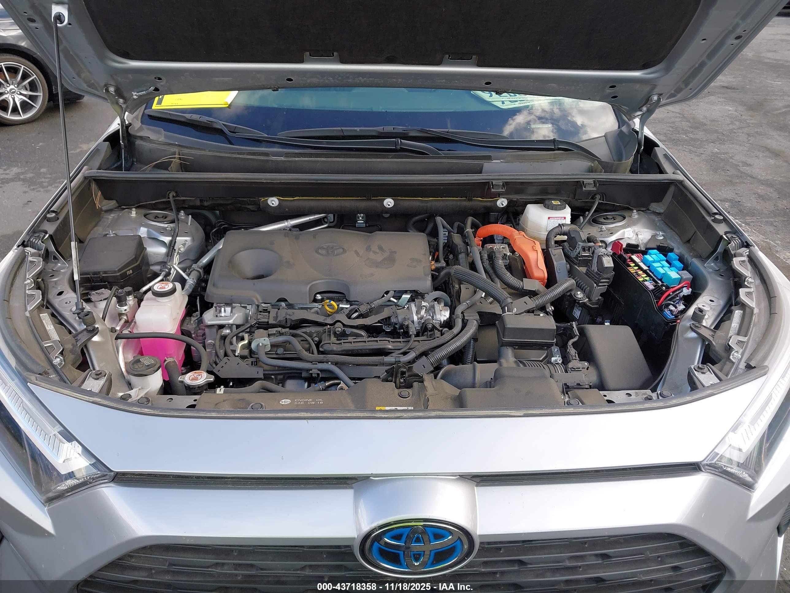 TOYOTA RAV4 image 10