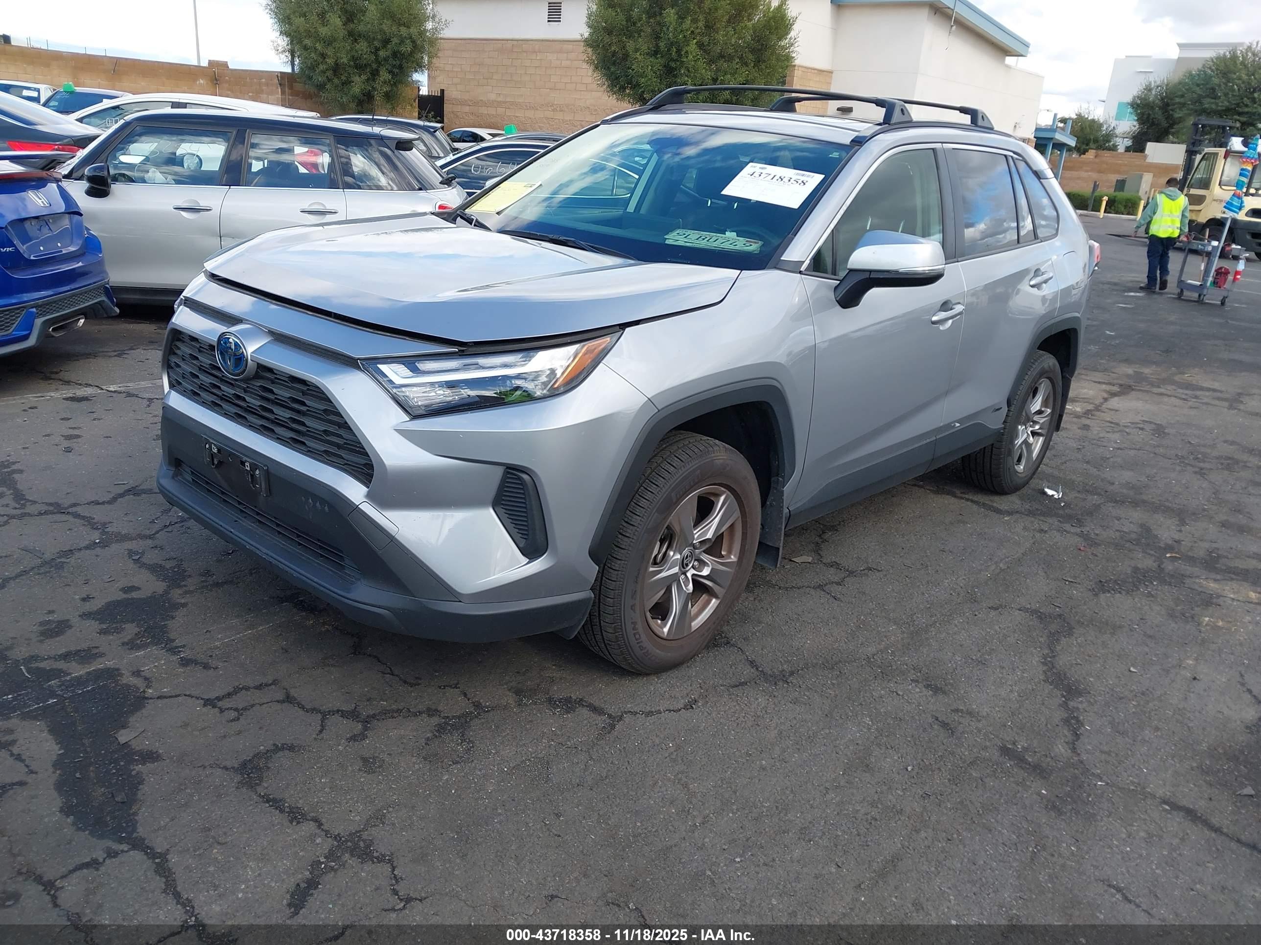 TOYOTA RAV4 image 2