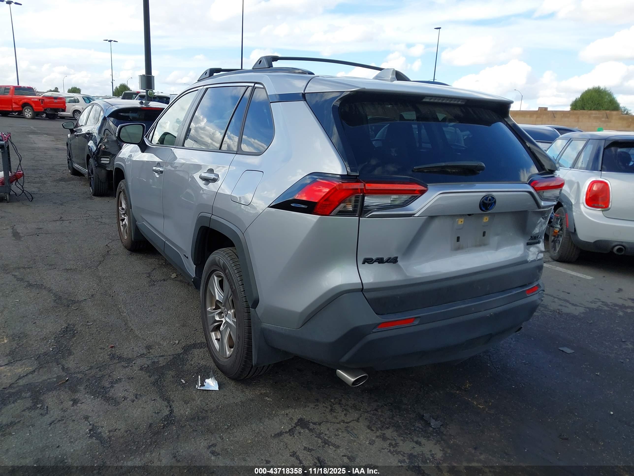 TOYOTA RAV4 image 3