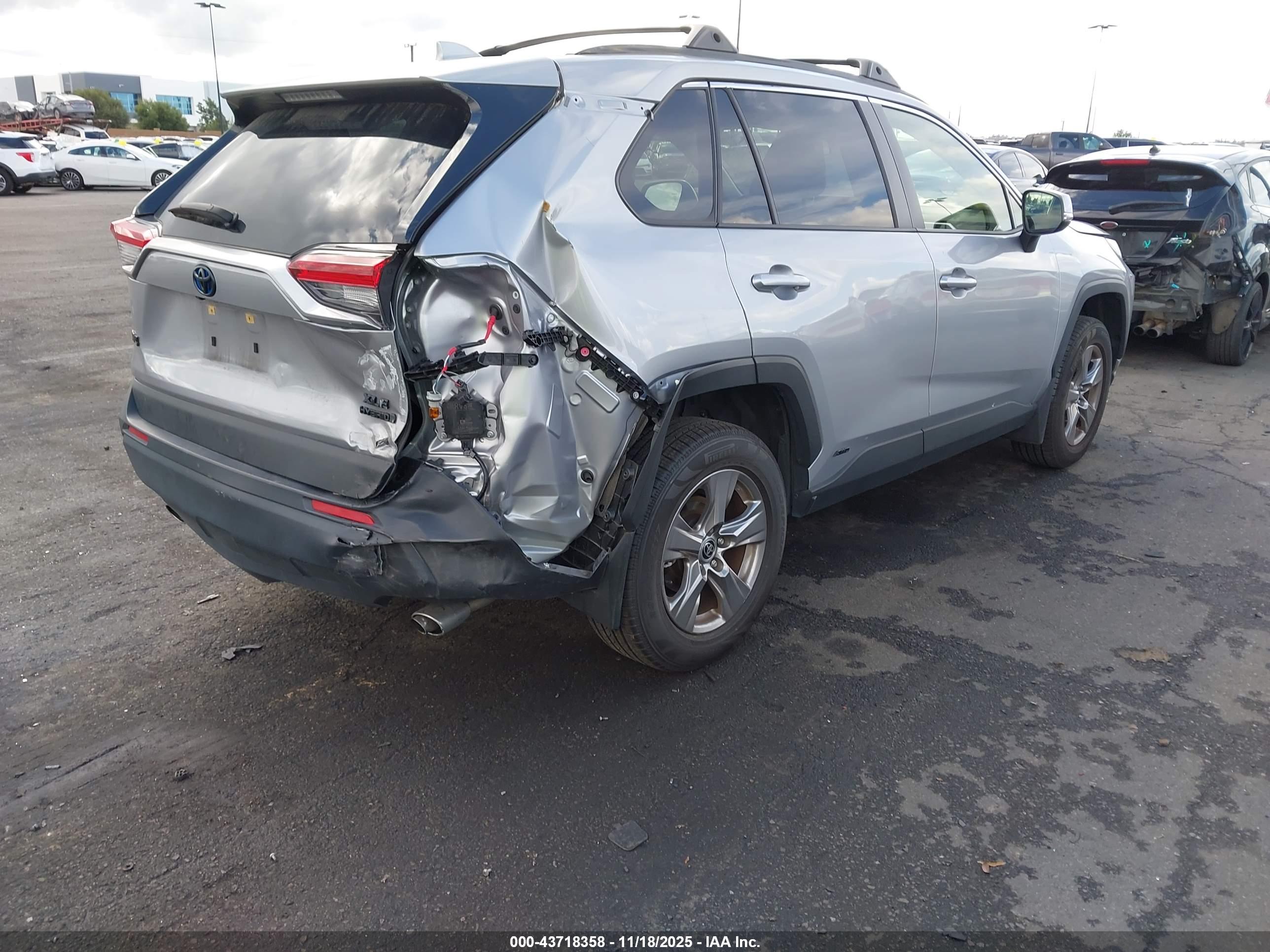 TOYOTA RAV4 image 4