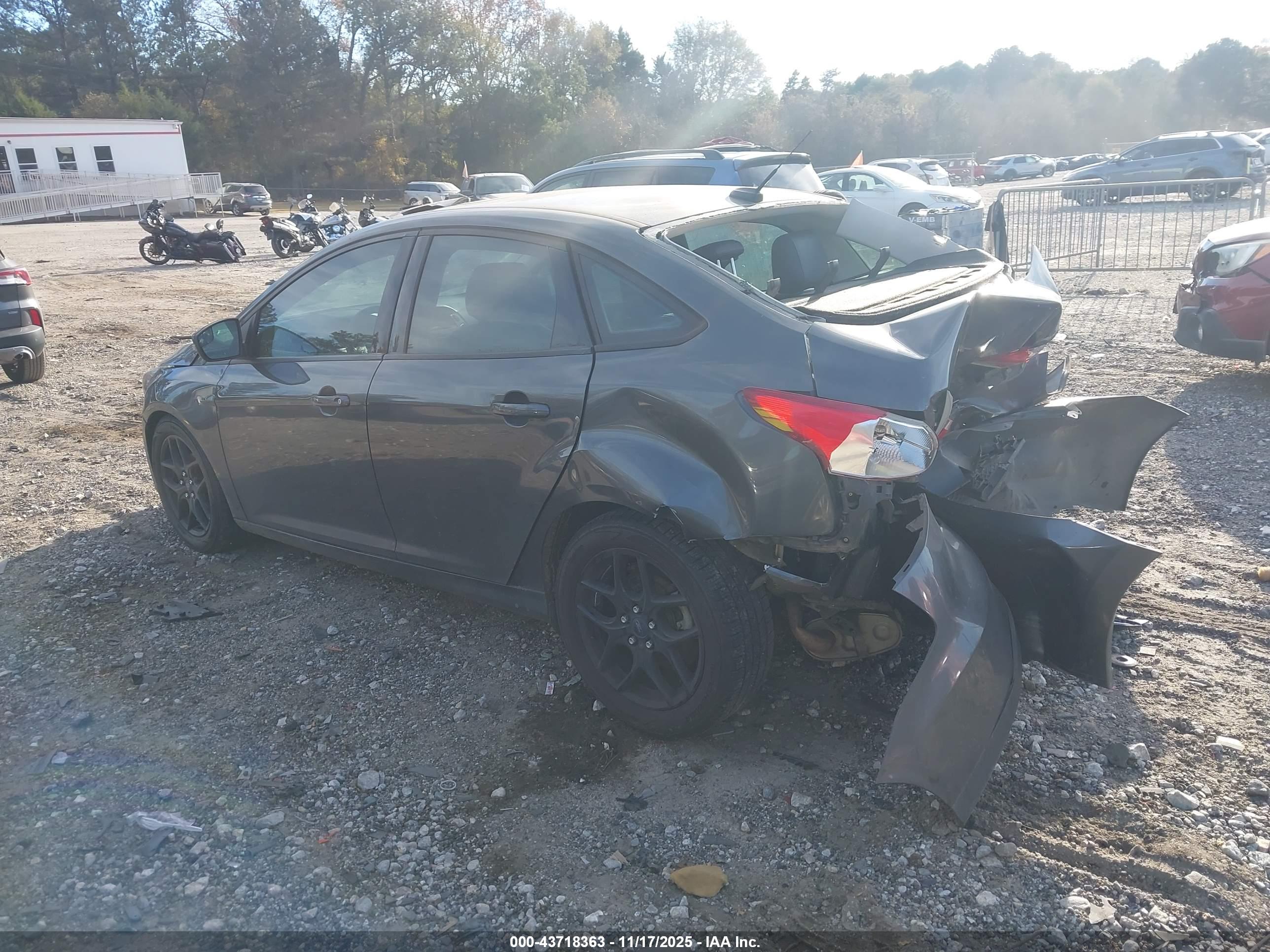 FORD FOCUS image 3