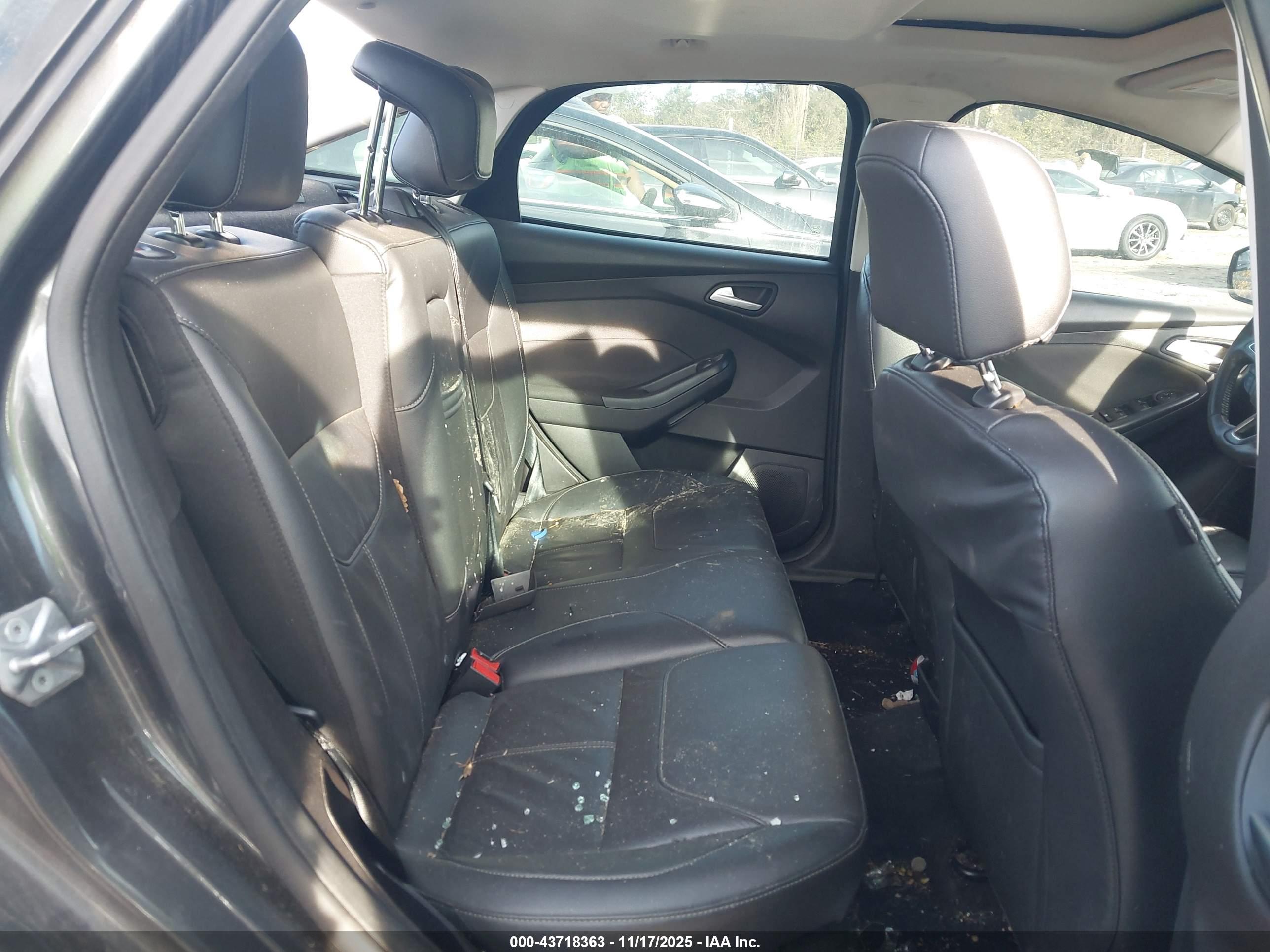 FORD FOCUS image 8