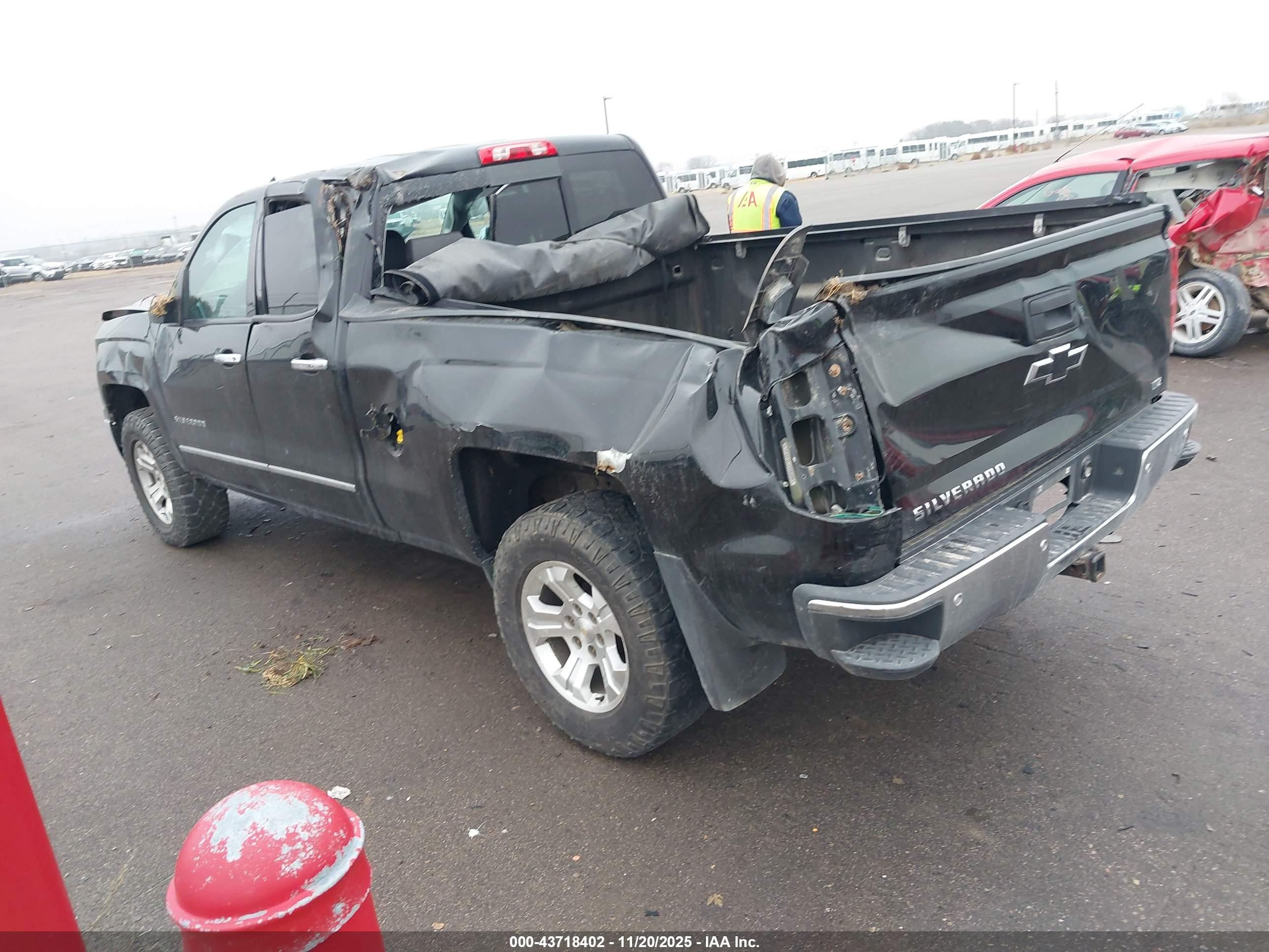 CHEVROLET SILVERADO image 3