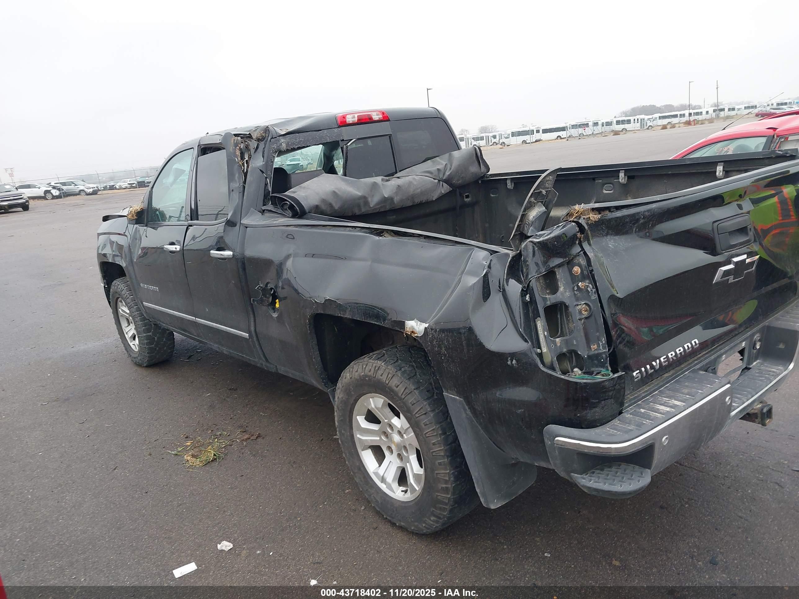 CHEVROLET SILVERADO image 6