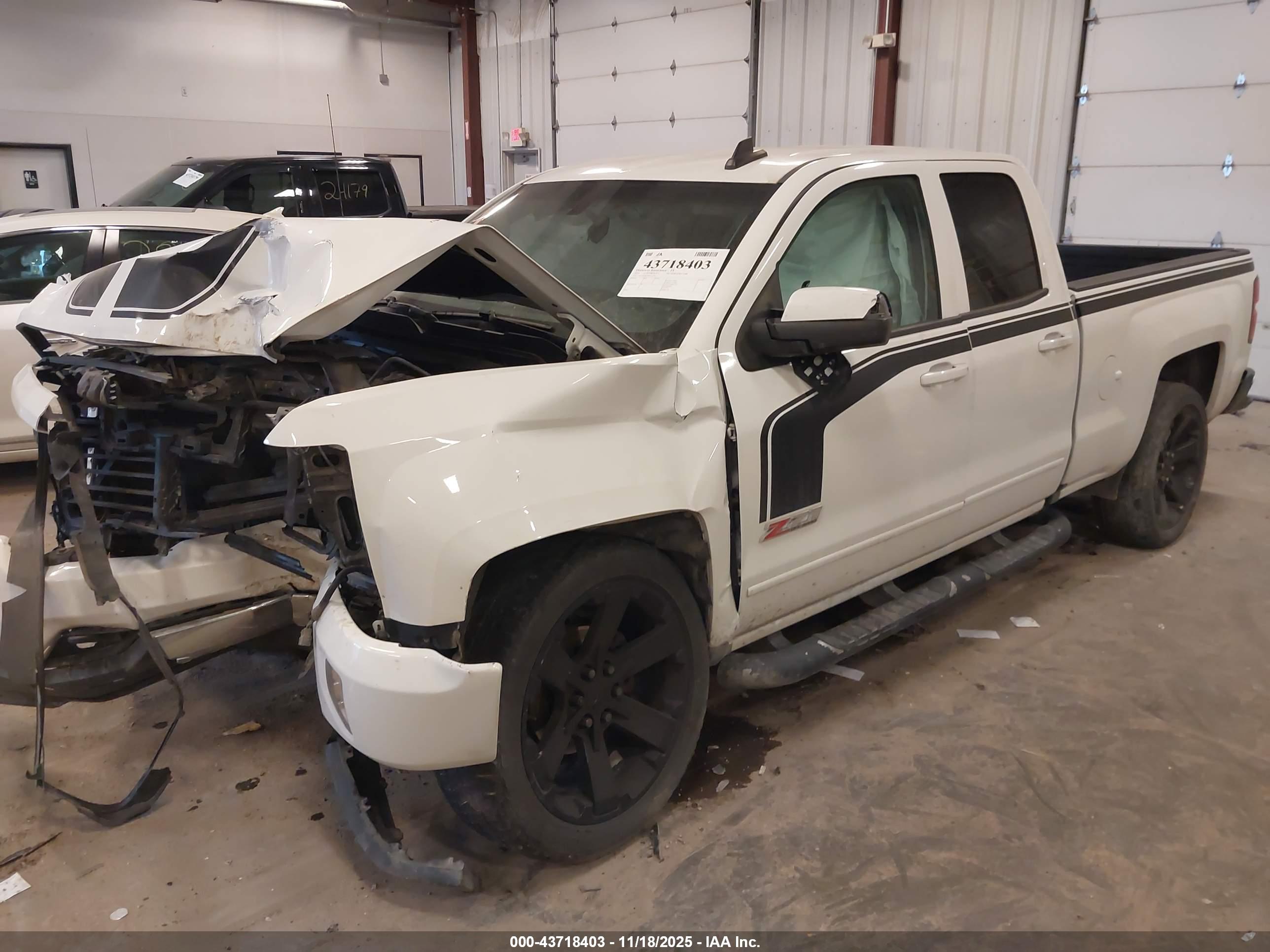 CHEVROLET SILVERADO image 2