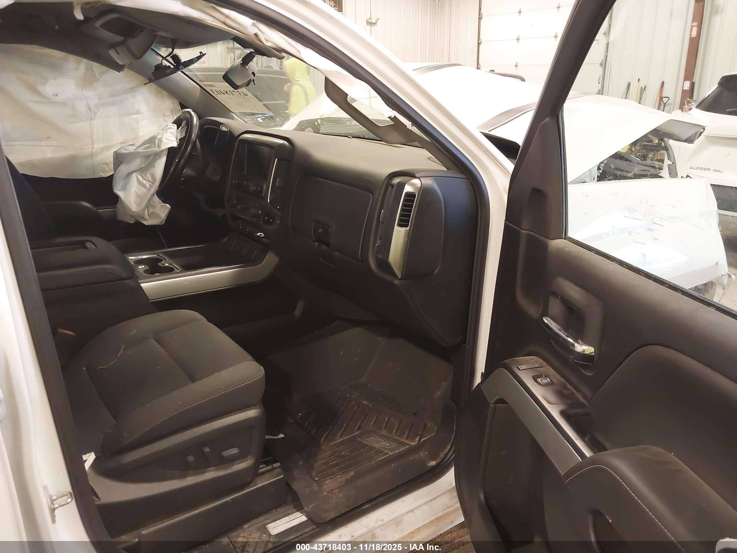 CHEVROLET SILVERADO image 5