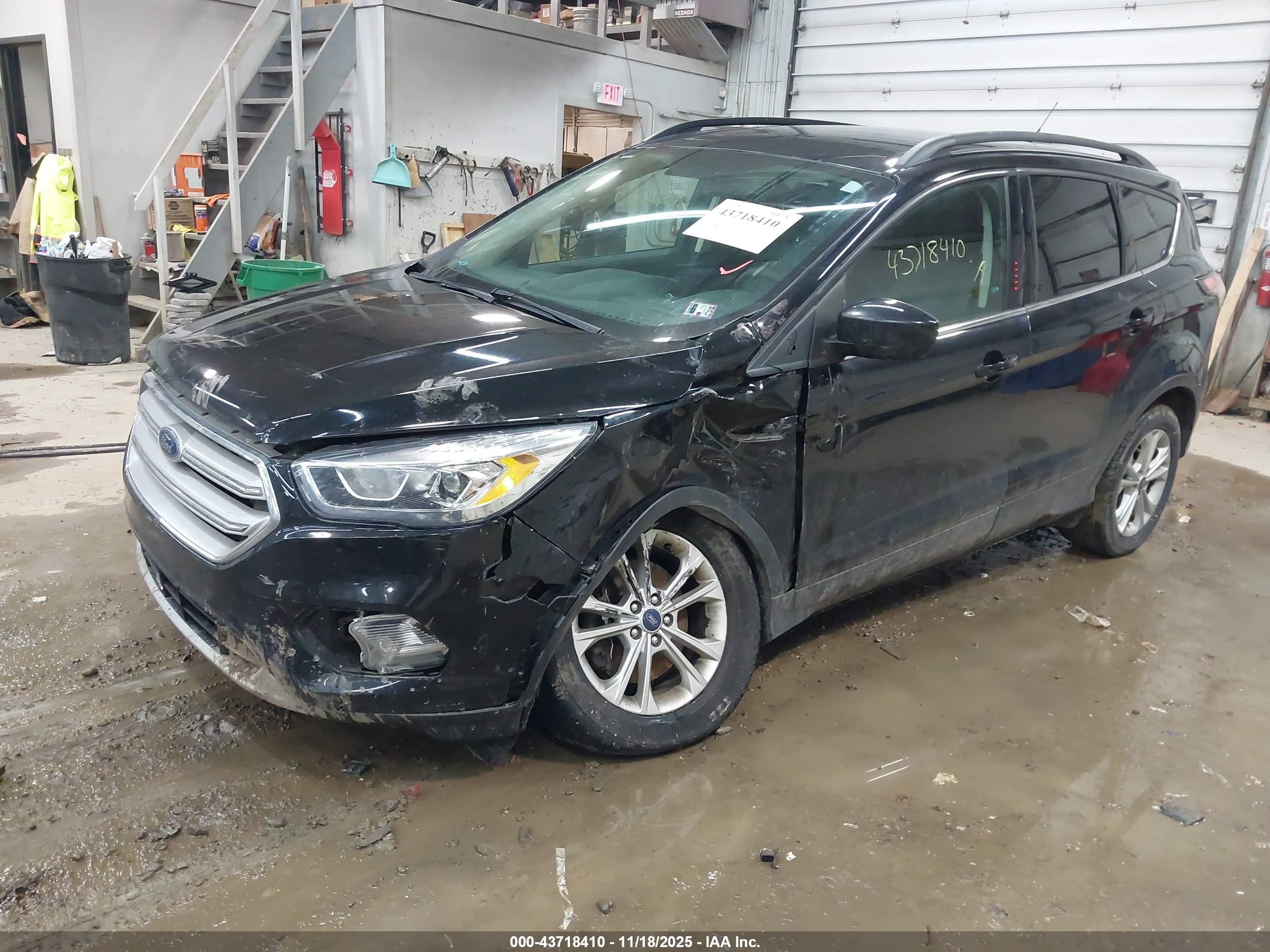 FORD ESCAPE image 2