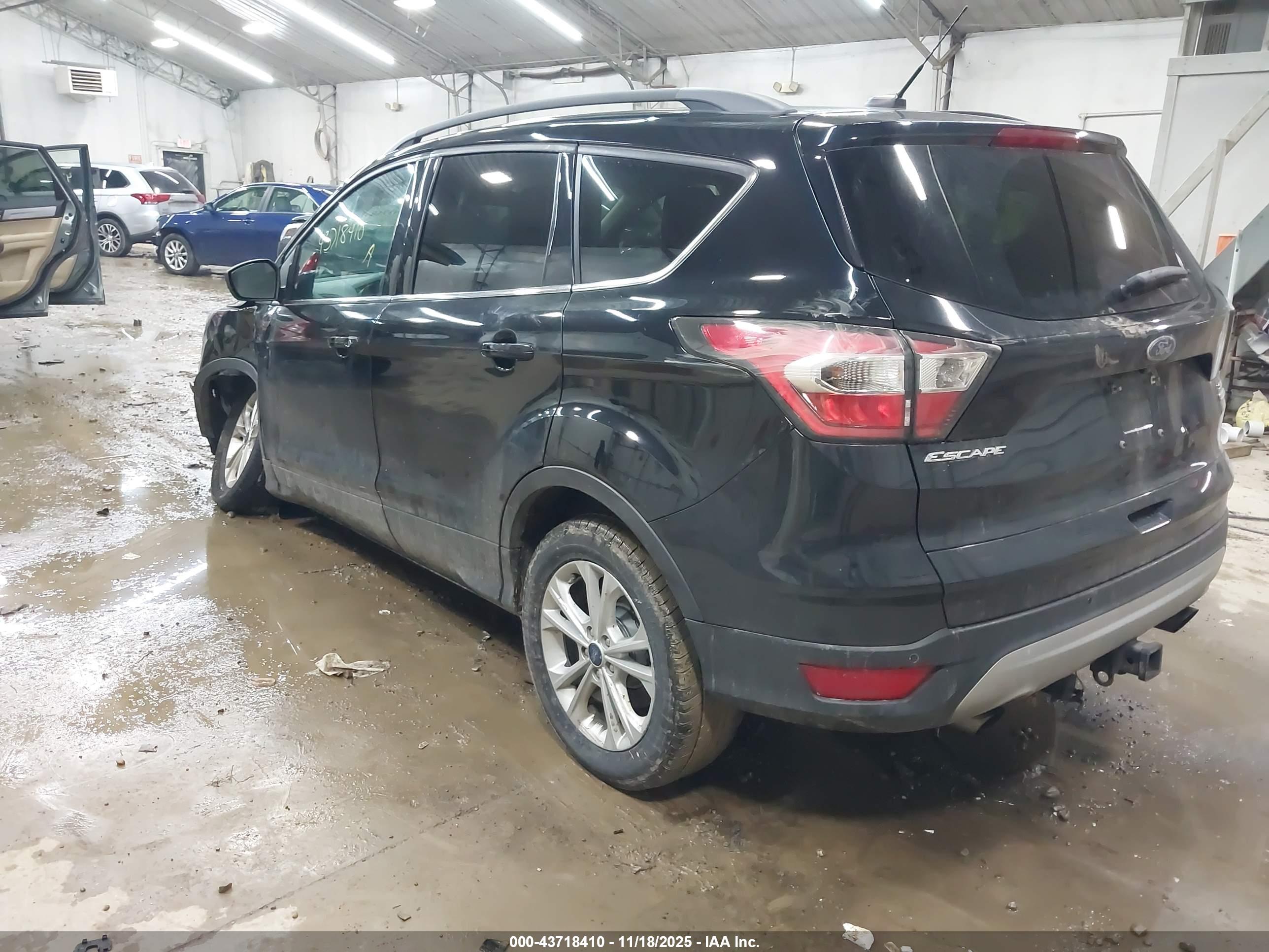 FORD ESCAPE image 3