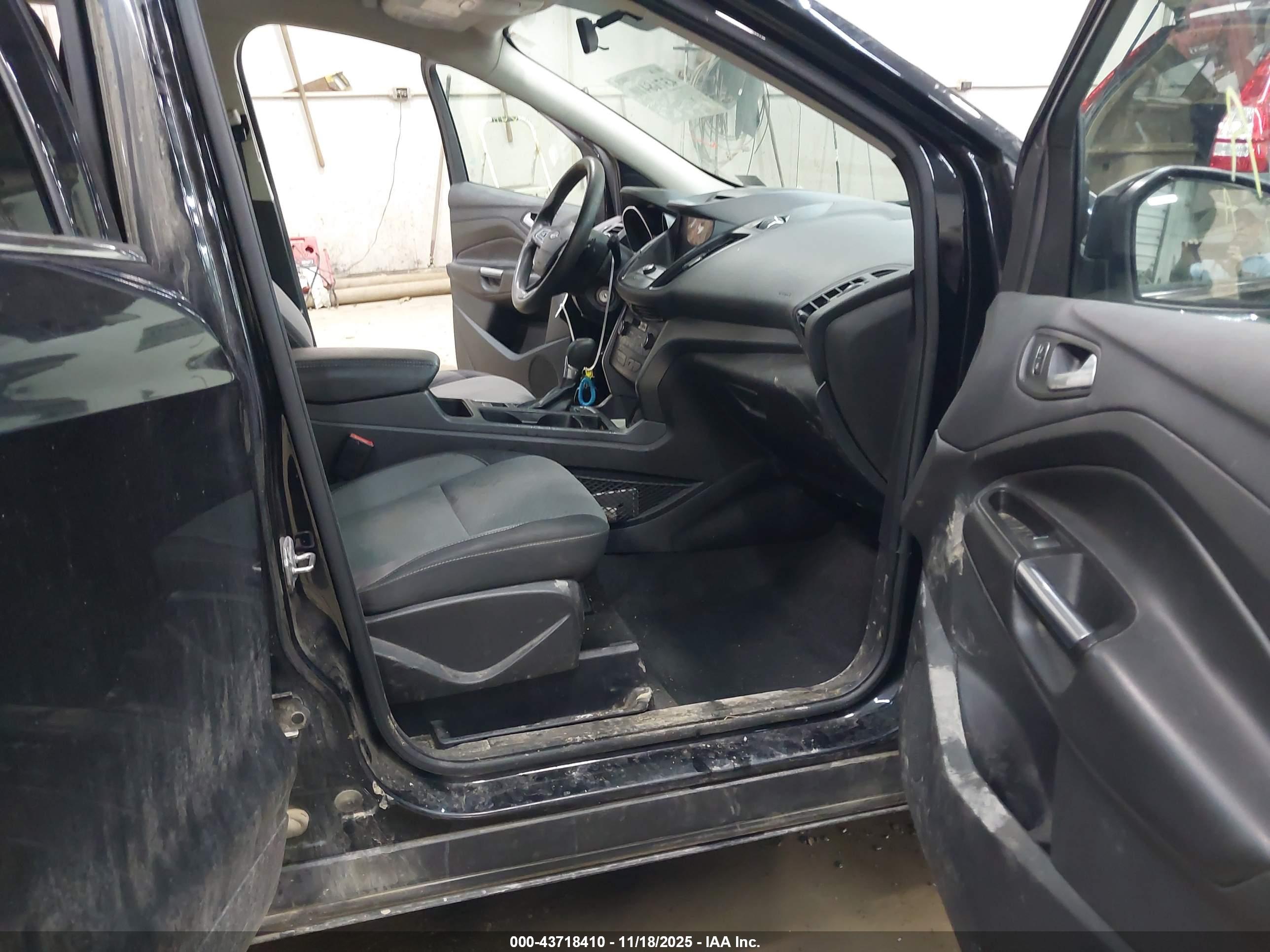 FORD ESCAPE image 5