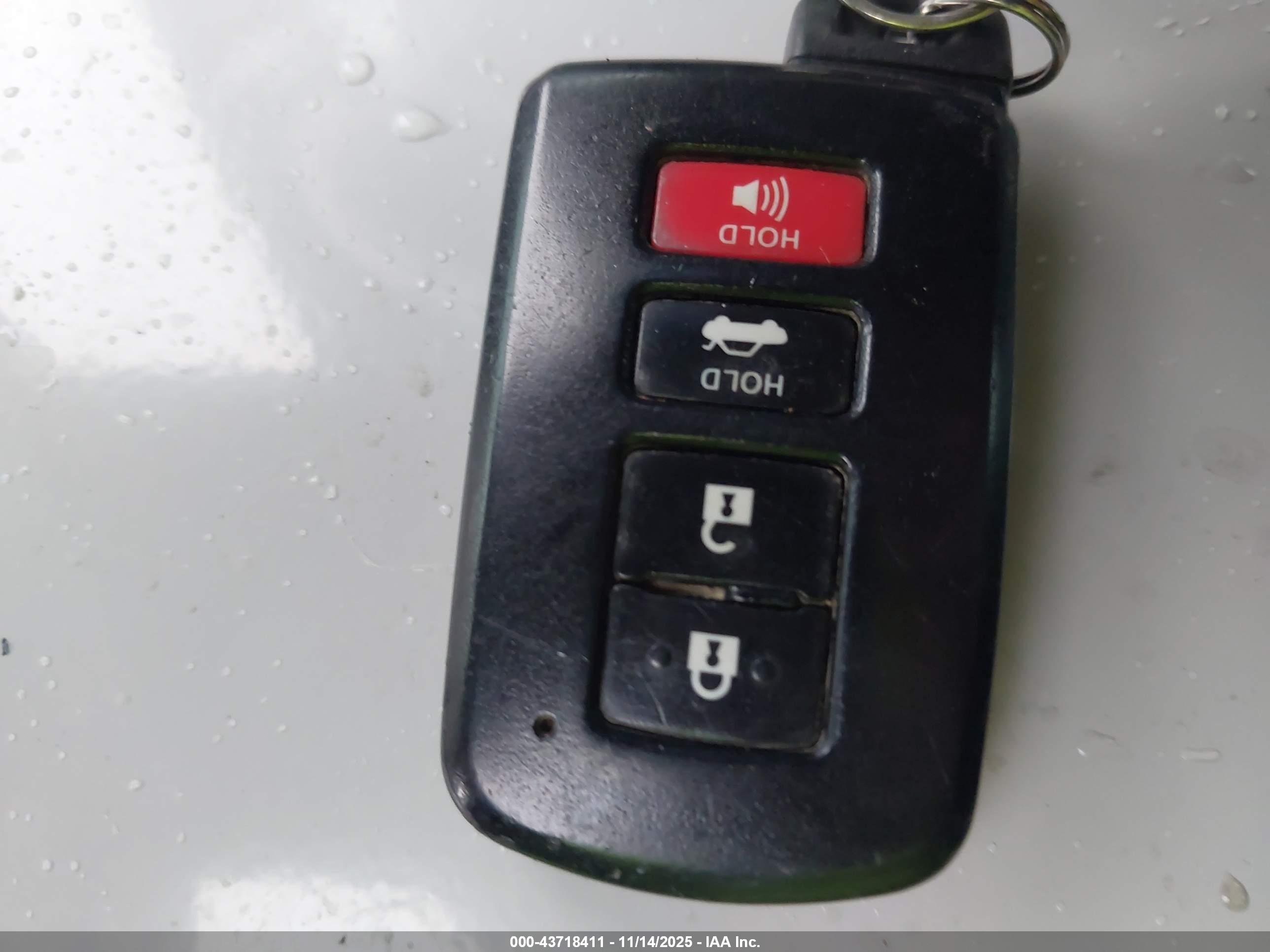TOYOTA AVALON image 11