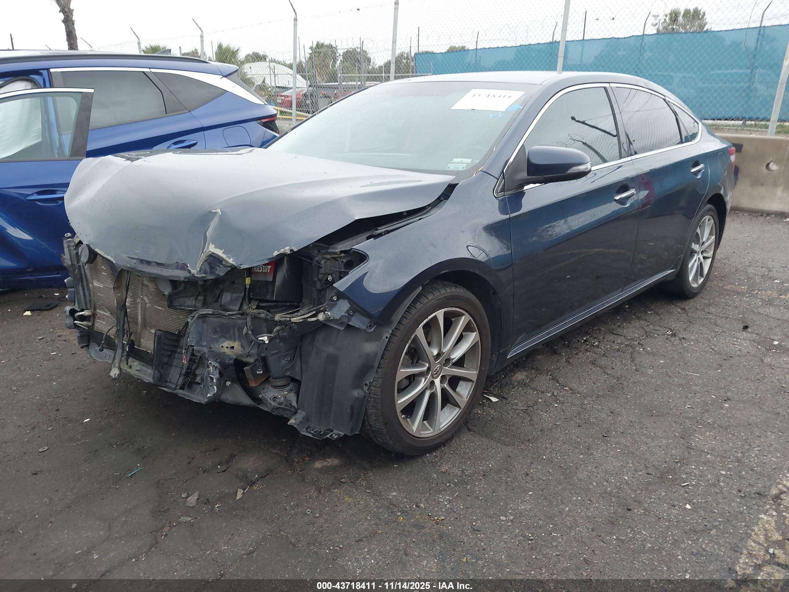 TOYOTA AVALON image 2