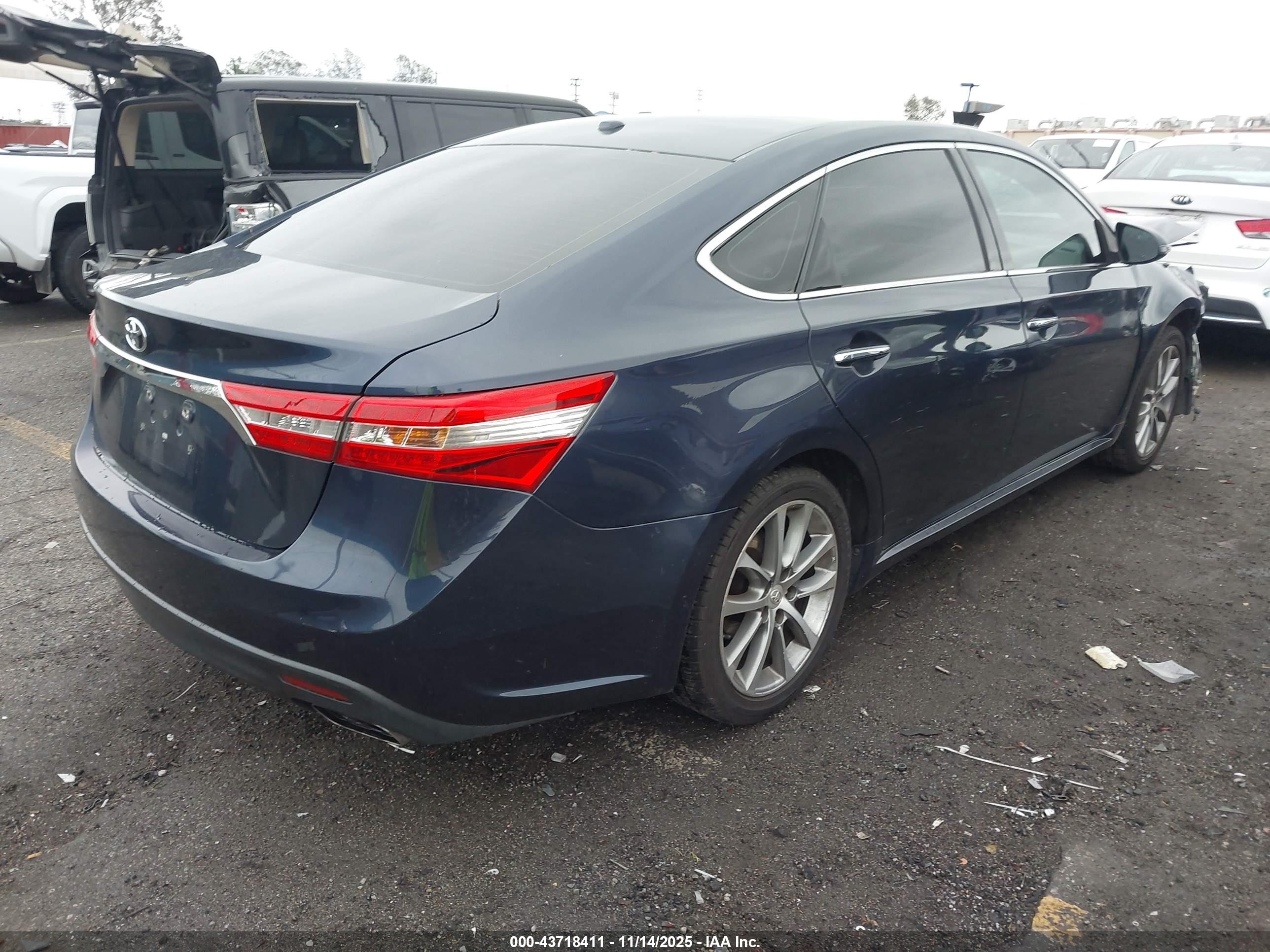 TOYOTA AVALON image 4