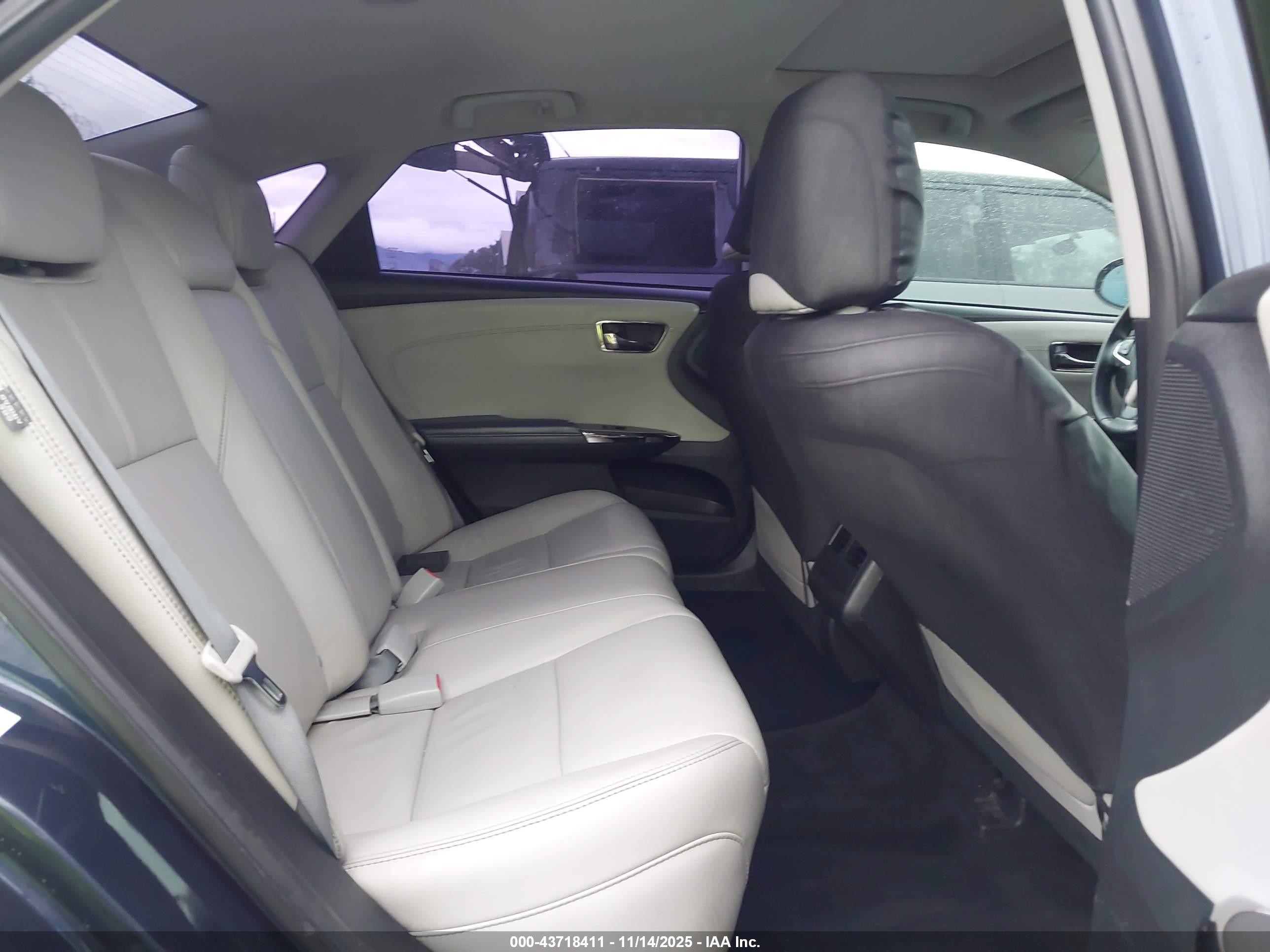 TOYOTA AVALON image 8