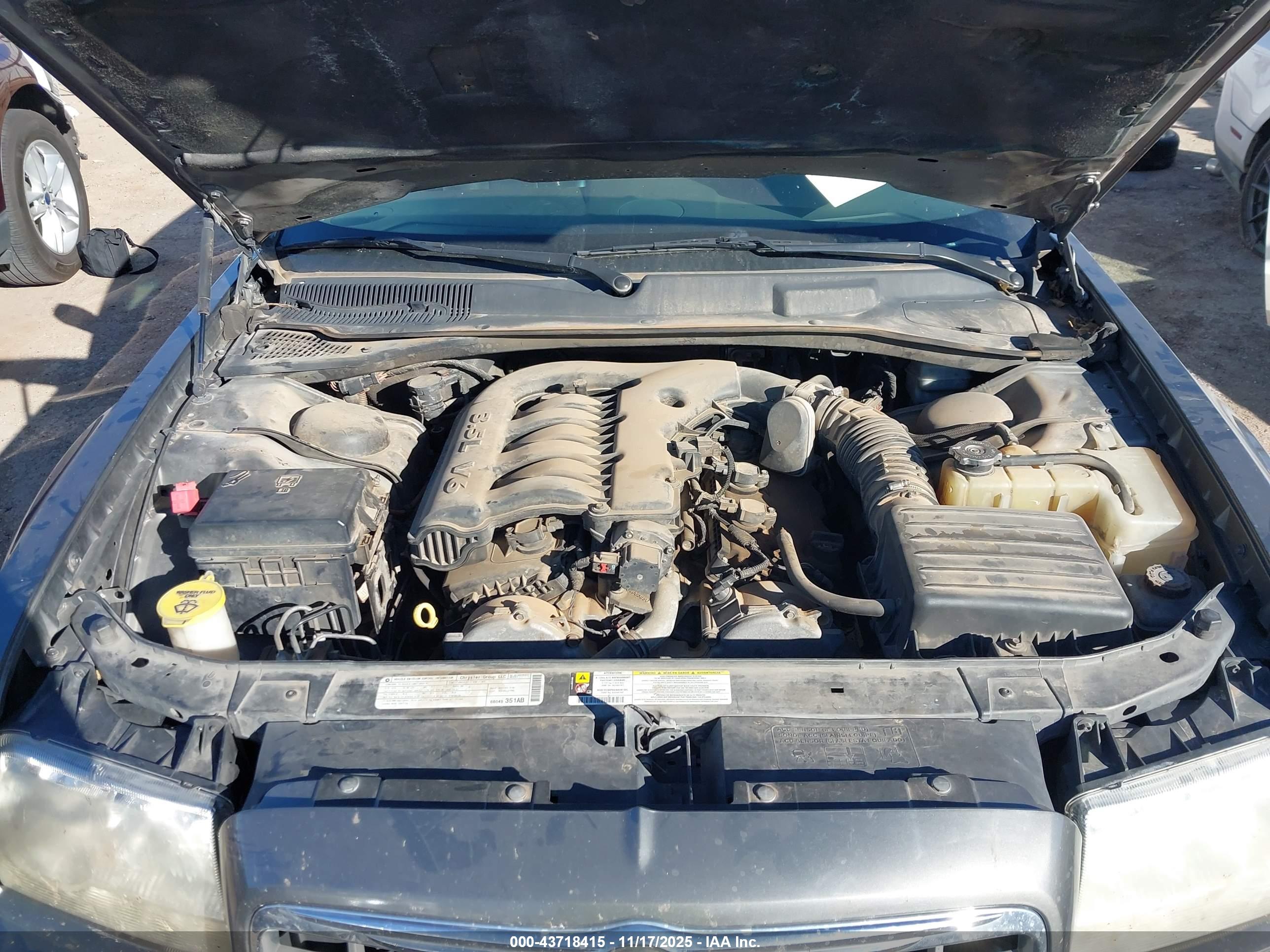 CHRYSLER 300 image 10