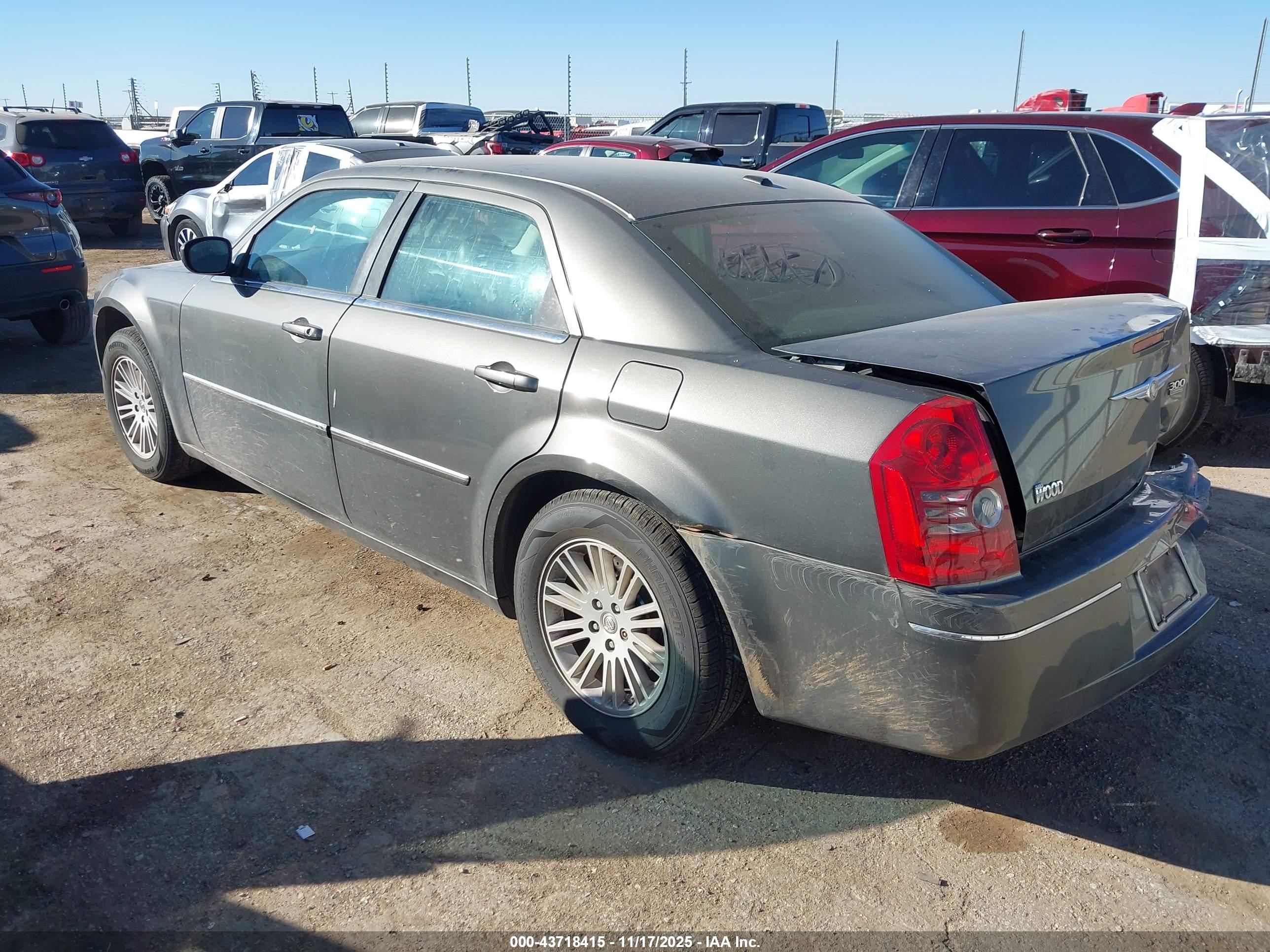 CHRYSLER 300 image 3