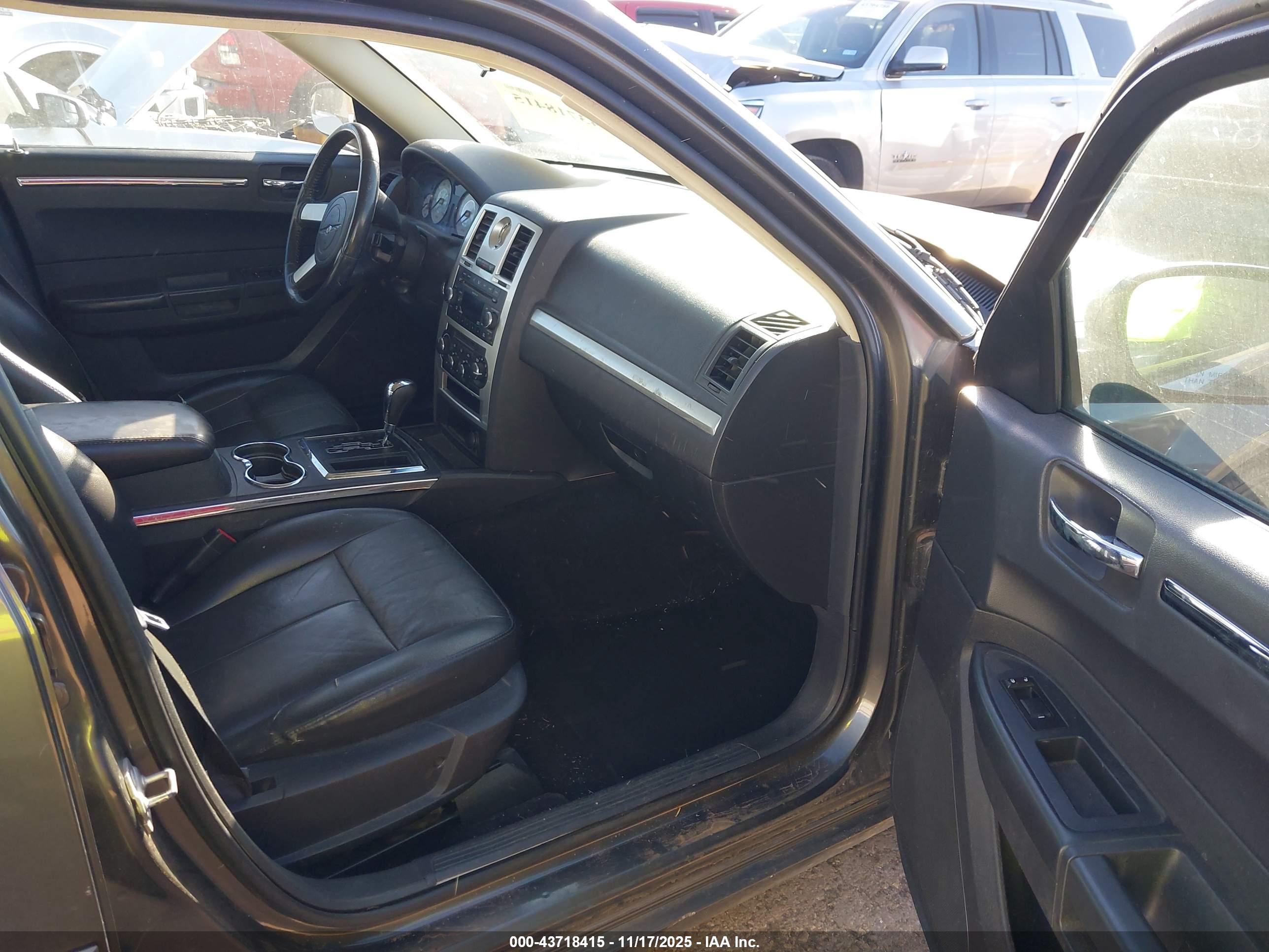 CHRYSLER 300 image 5