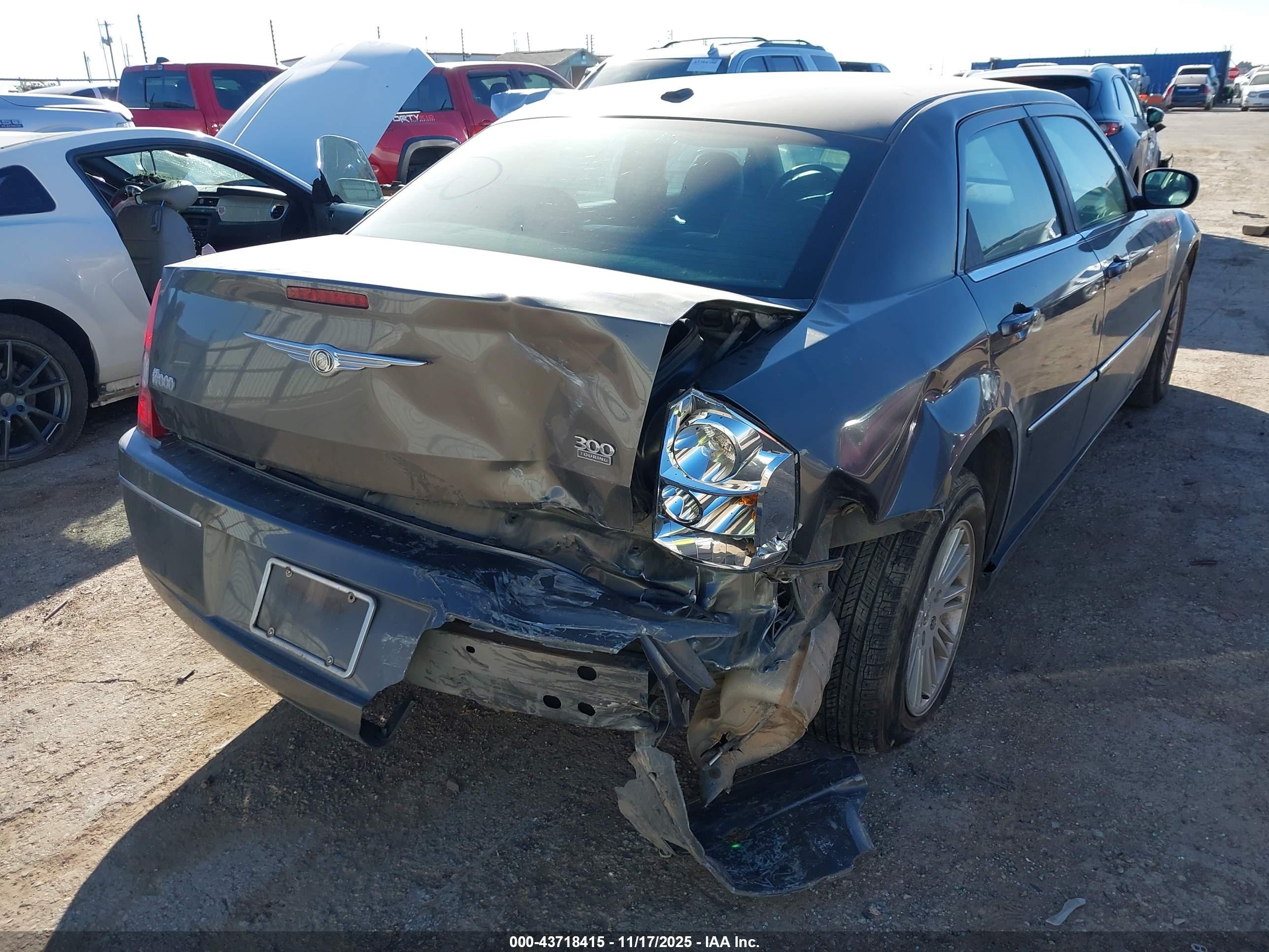 CHRYSLER 300 image 6