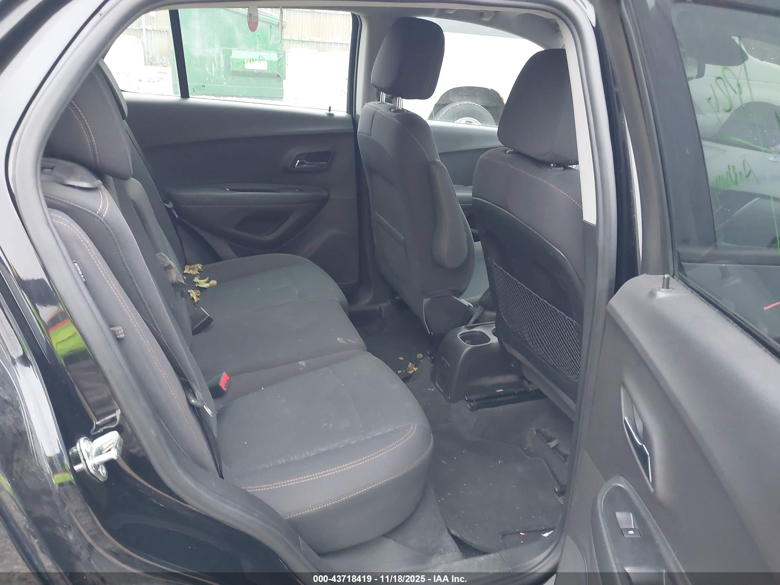 CHEVROLET TRAX image 8