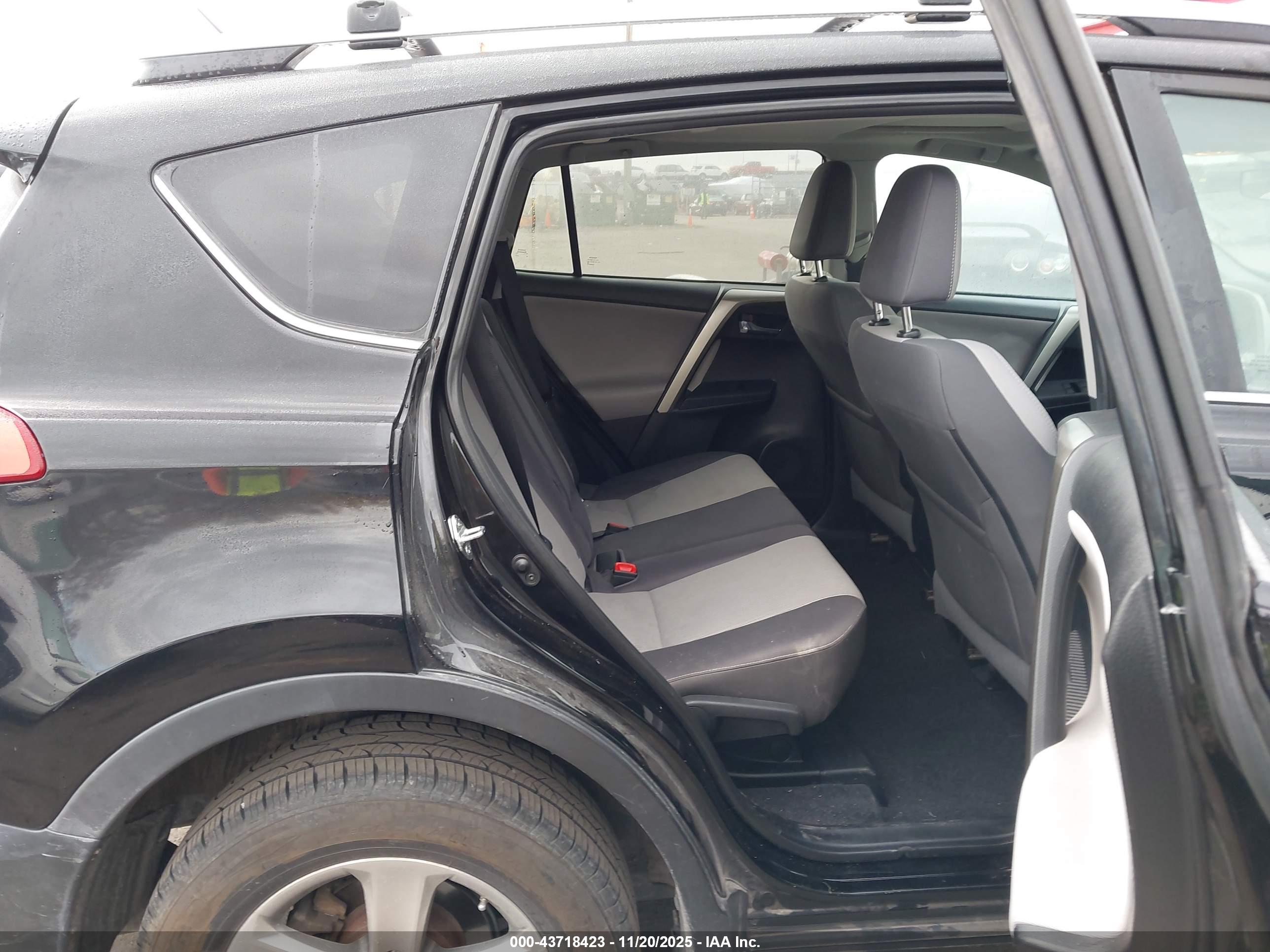 TOYOTA RAV4 image 8