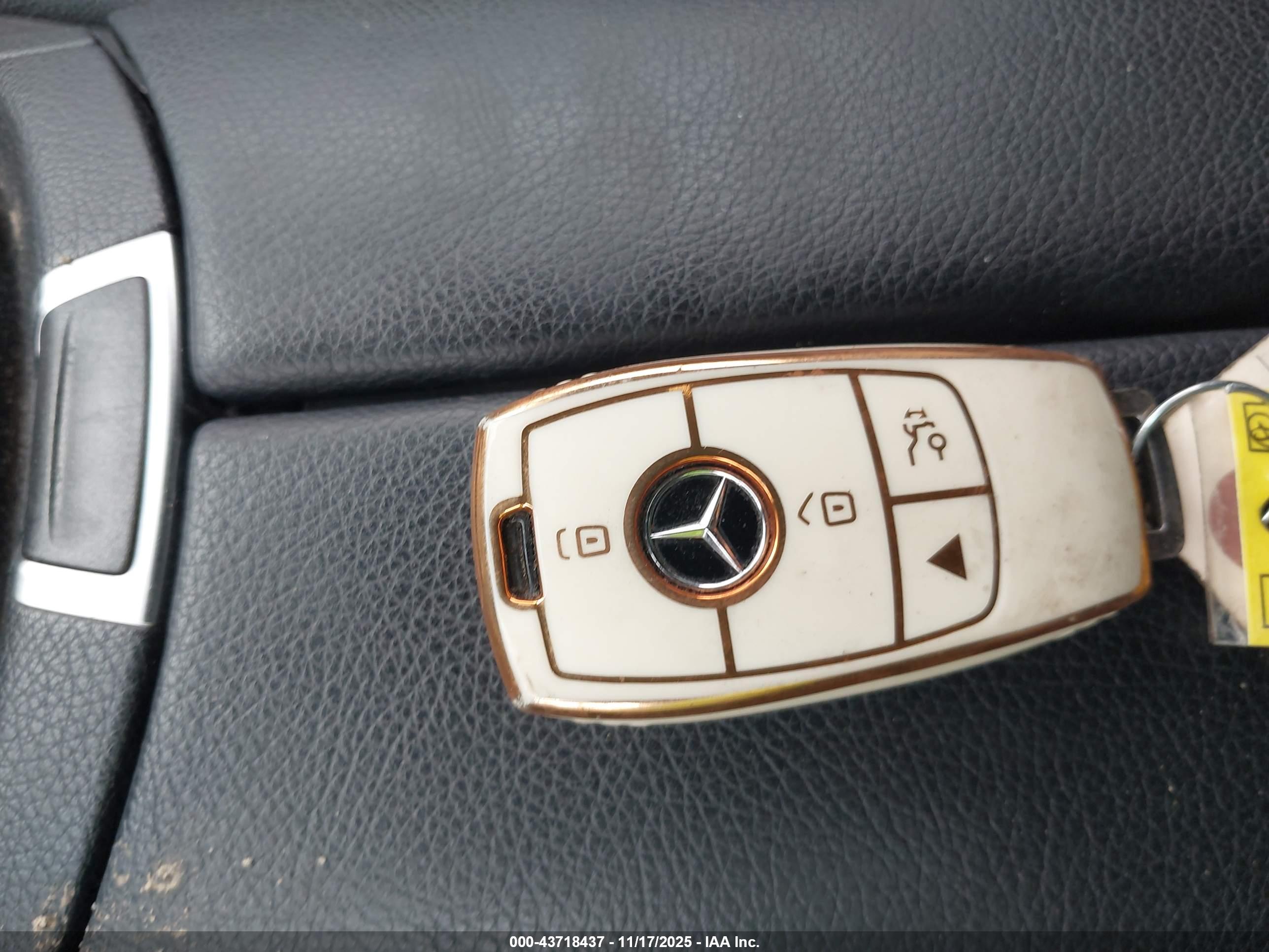 MERCEDES-BENZ E image 11