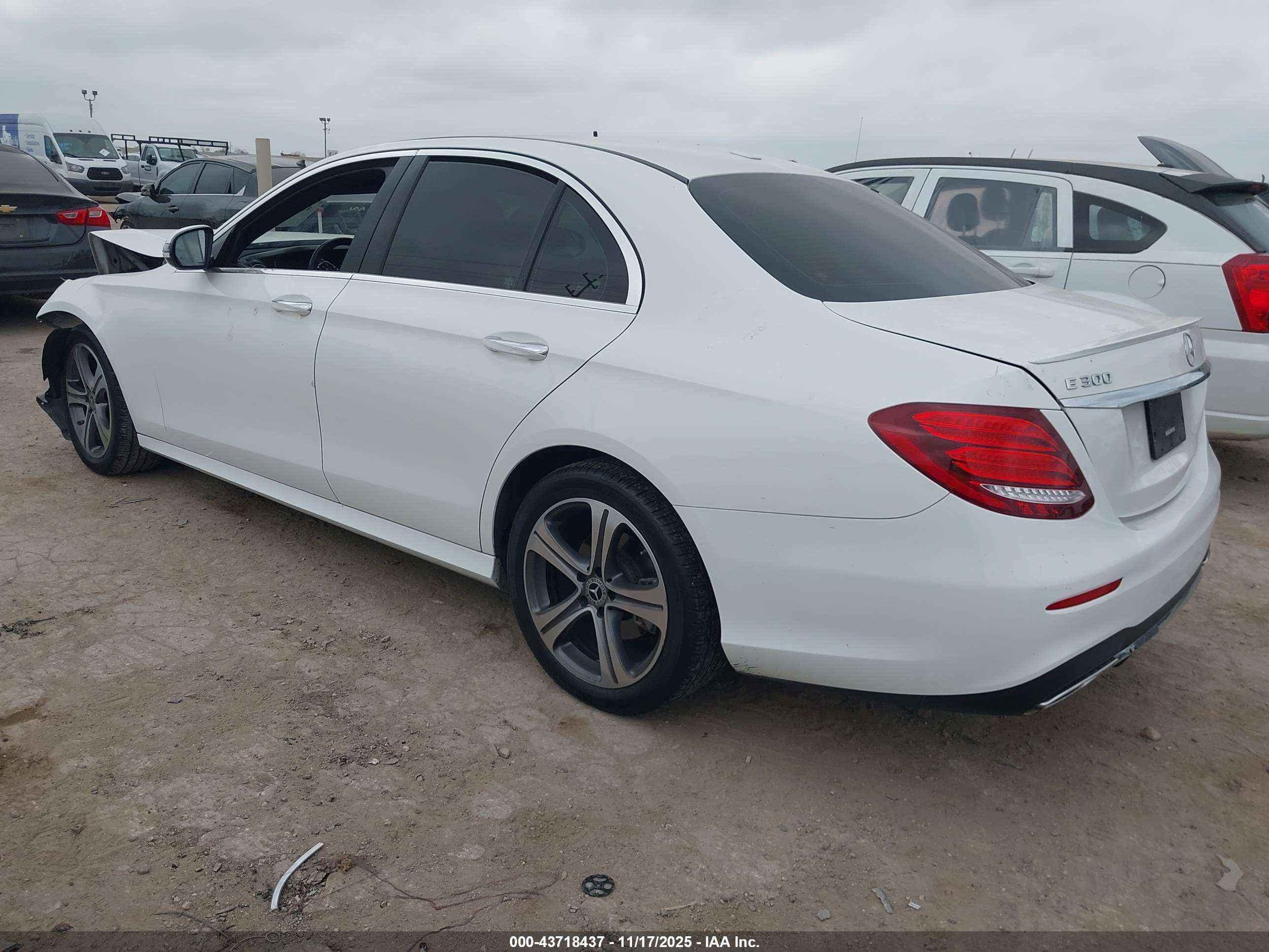 MERCEDES-BENZ E image 3
