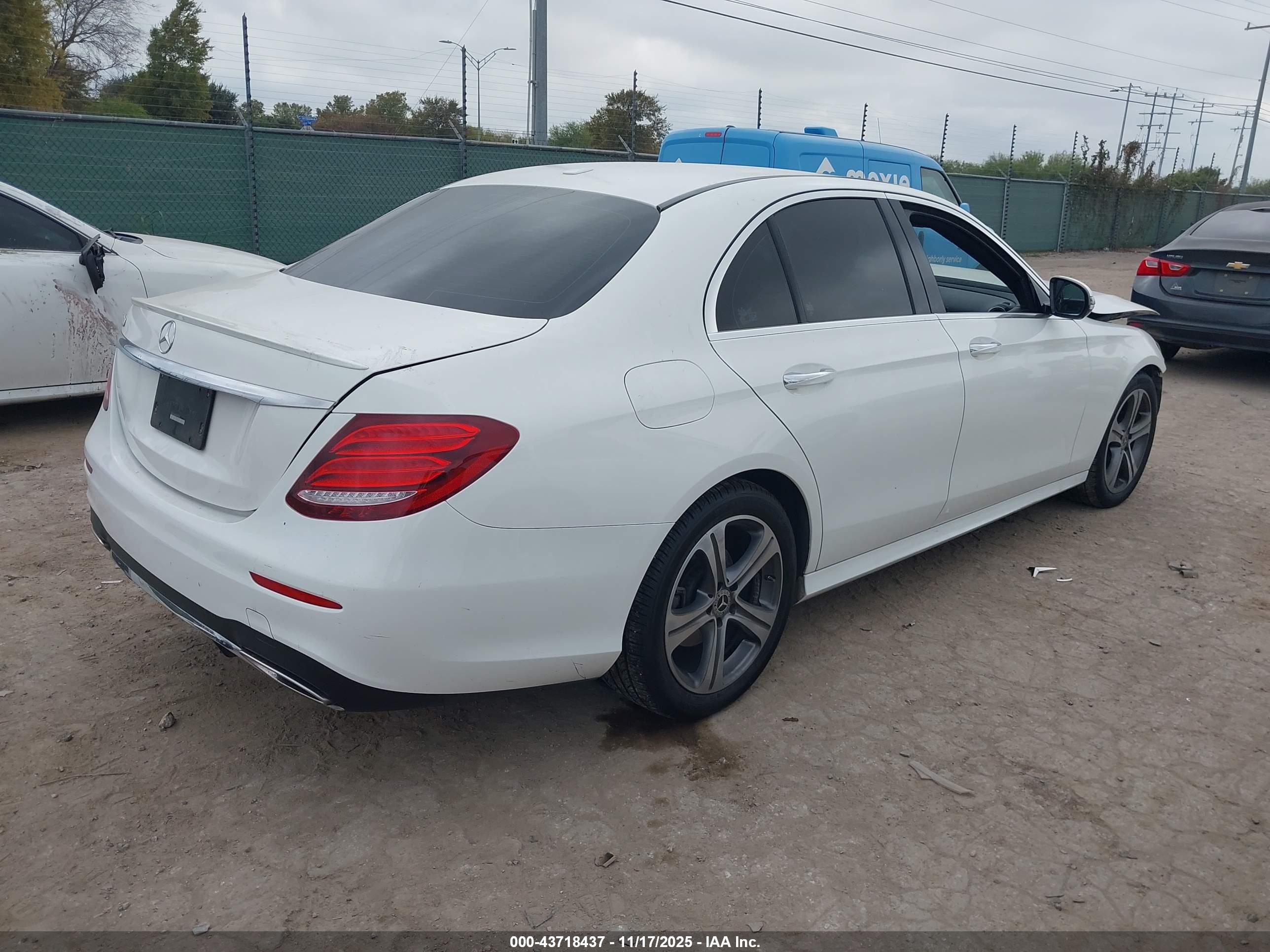 MERCEDES-BENZ E image 4