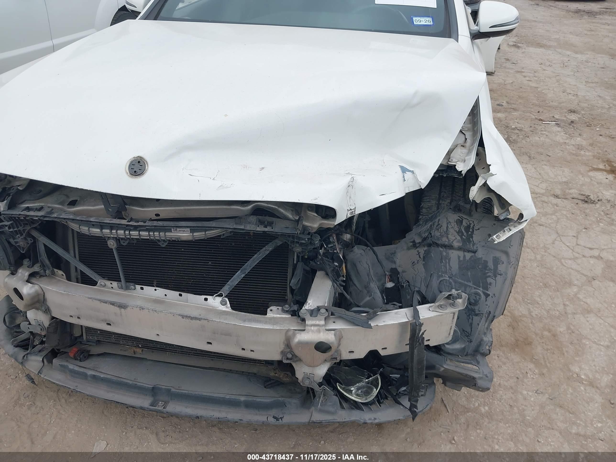 MERCEDES-BENZ E image 6