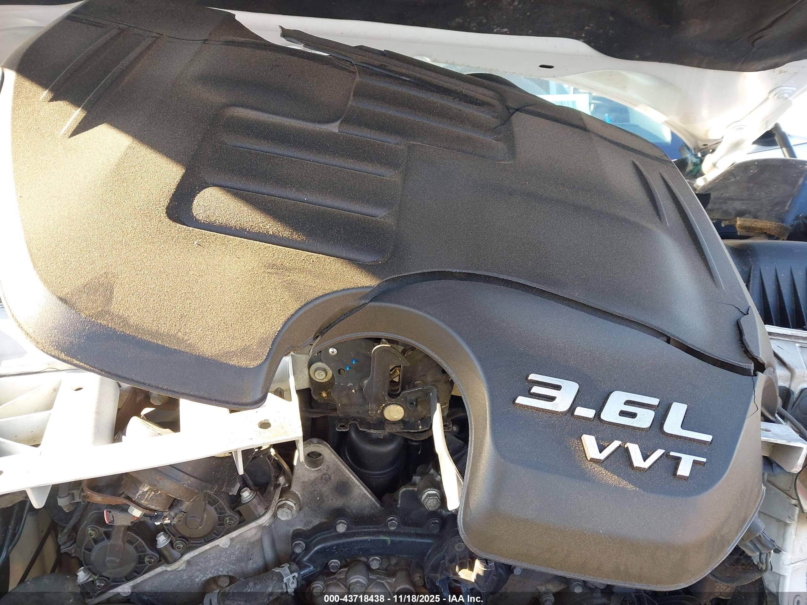 CHRYSLER 300 image 10