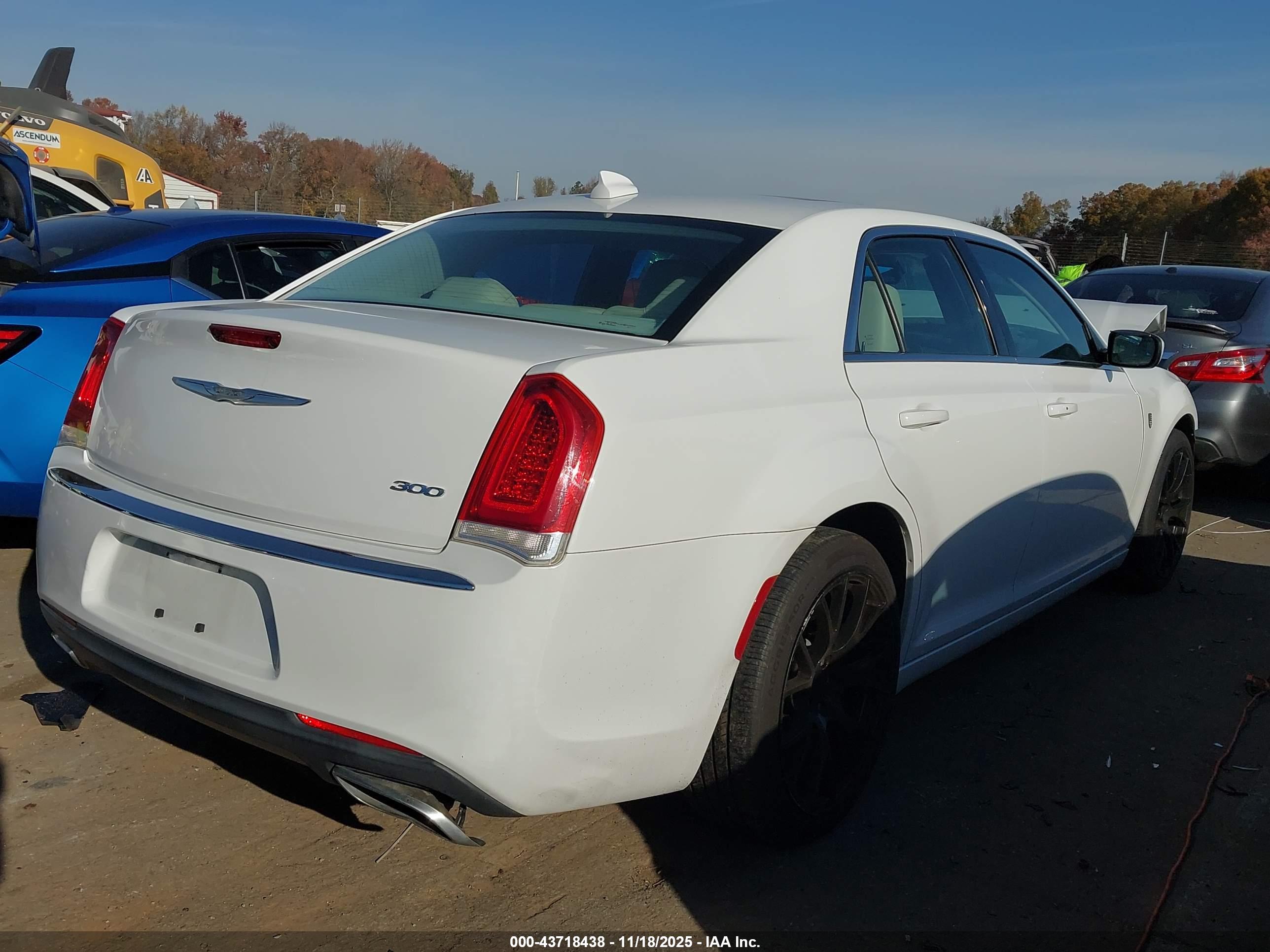 CHRYSLER 300 image 4