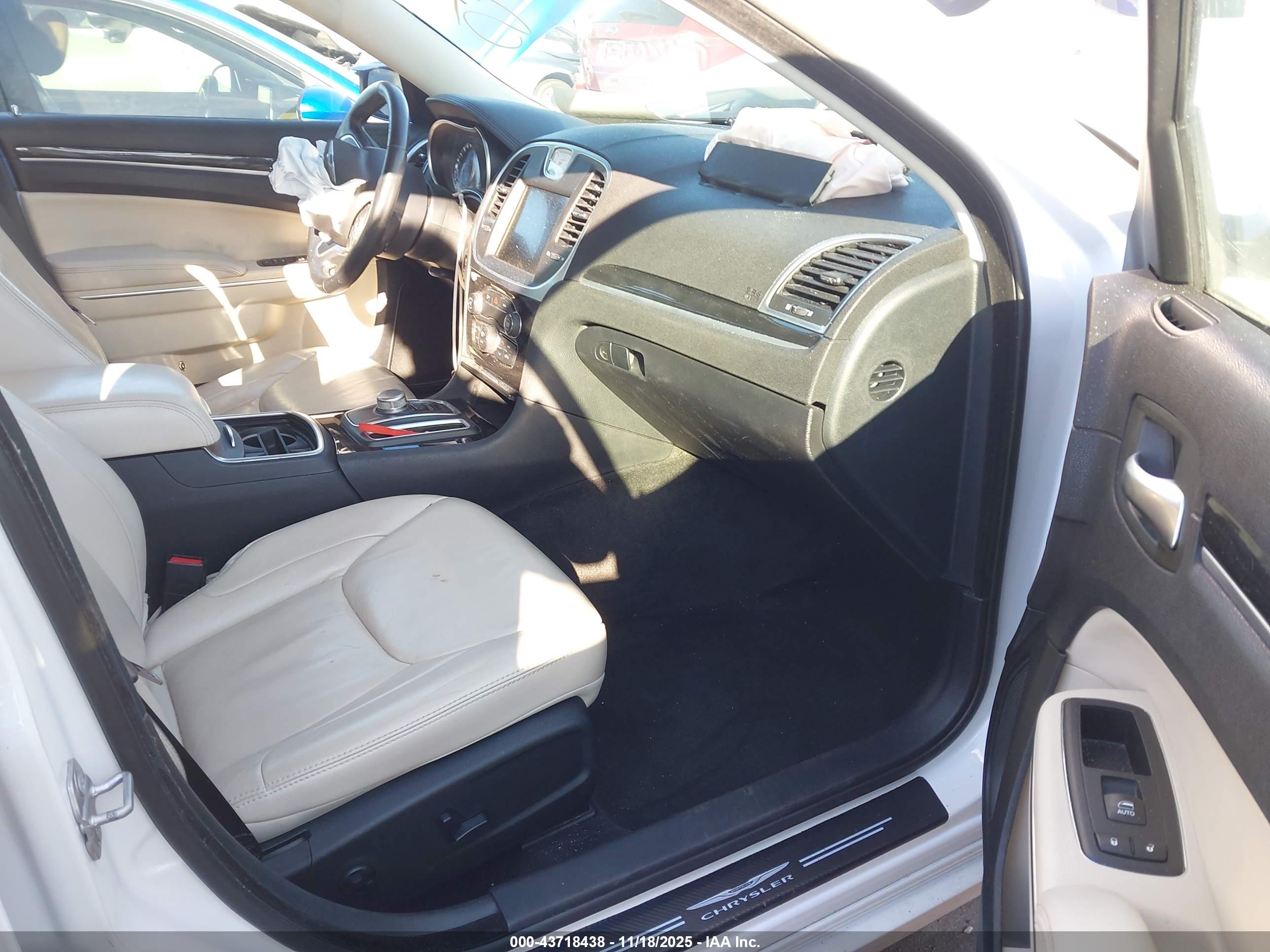 CHRYSLER 300 image 5