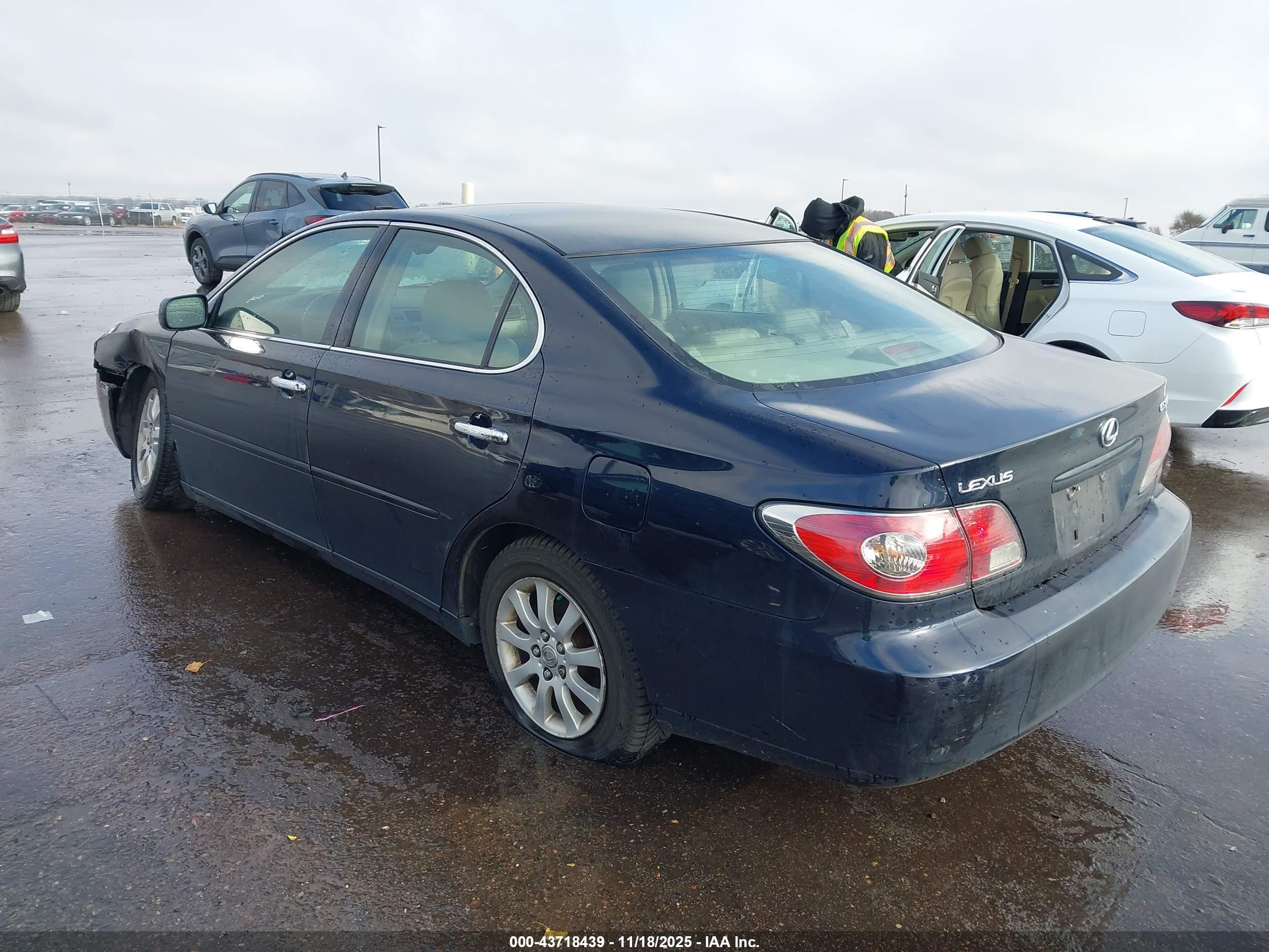 LEXUS ES image 3