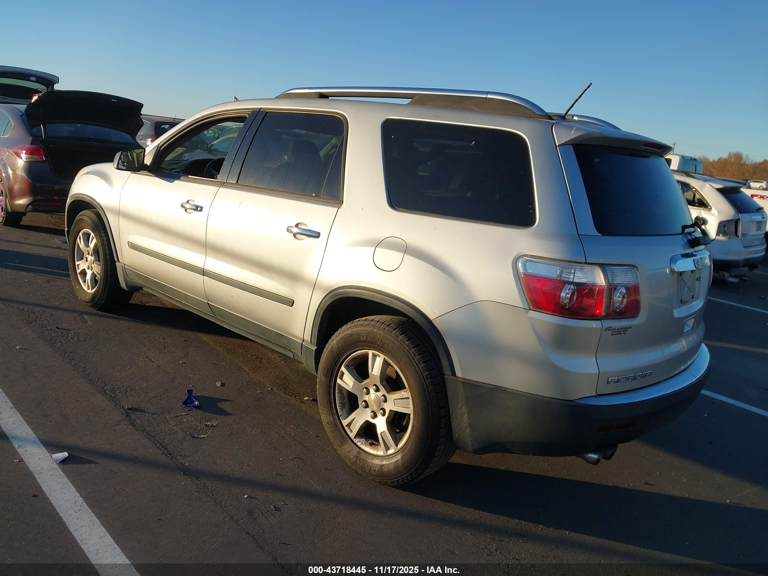 GMC ACADIA image 3