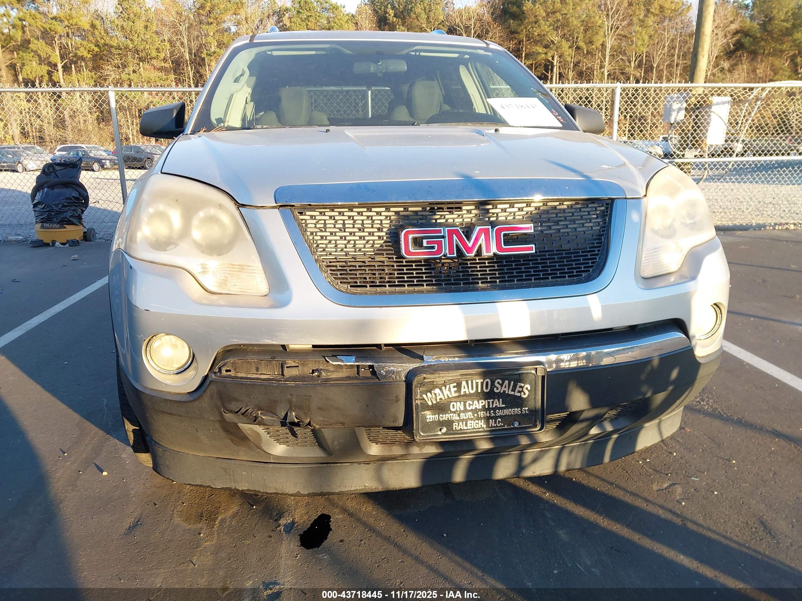GMC ACADIA image 6