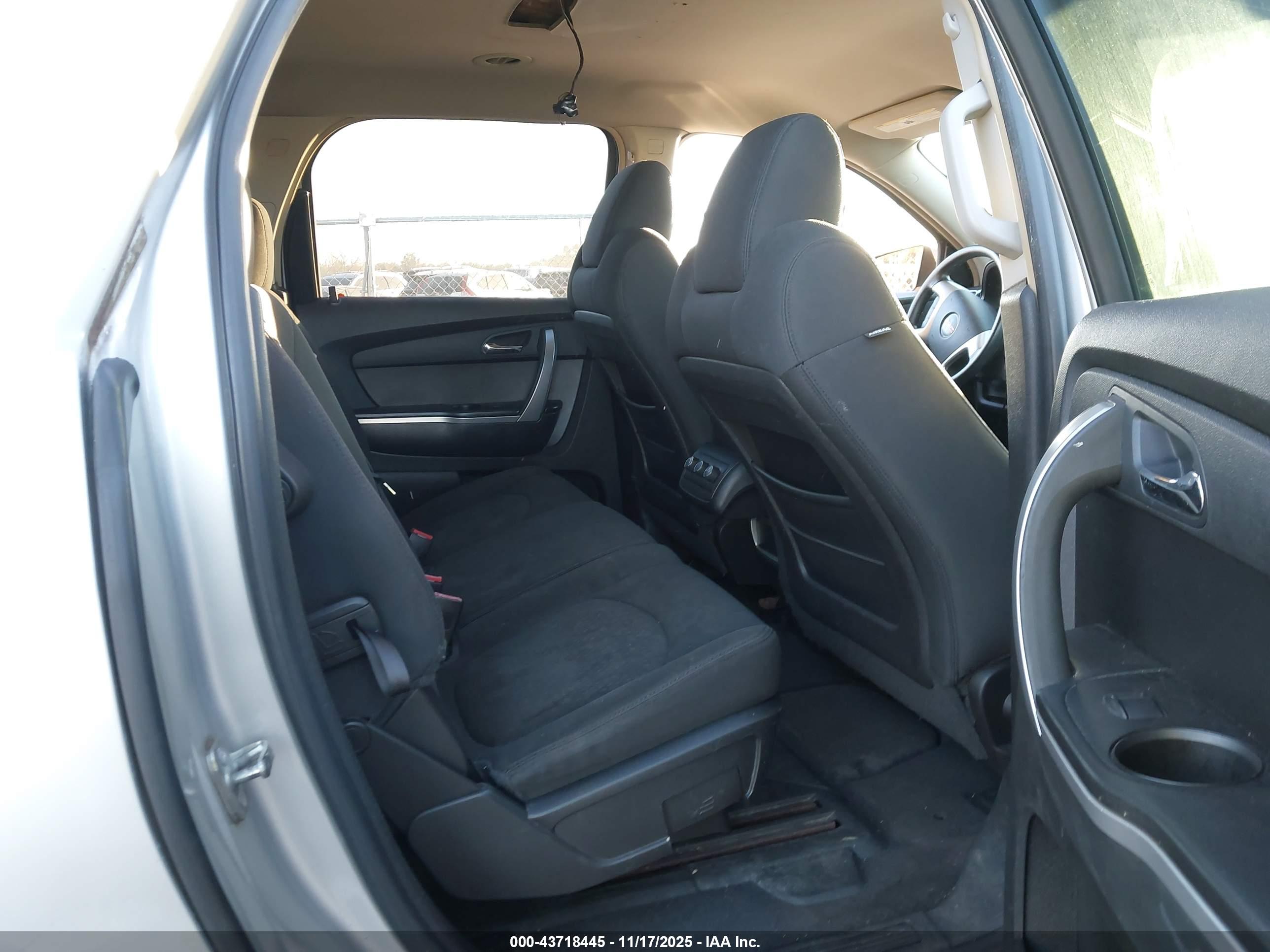GMC ACADIA image 8