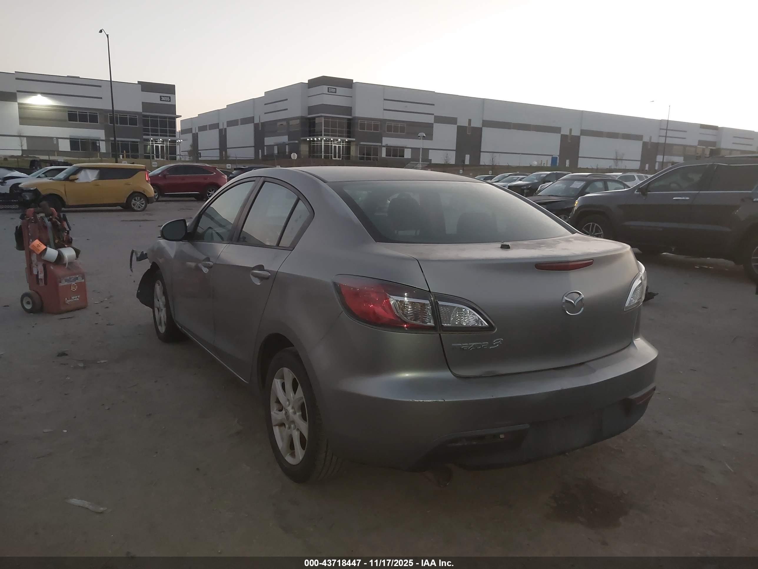 MAZDA MAZDA3 image 3